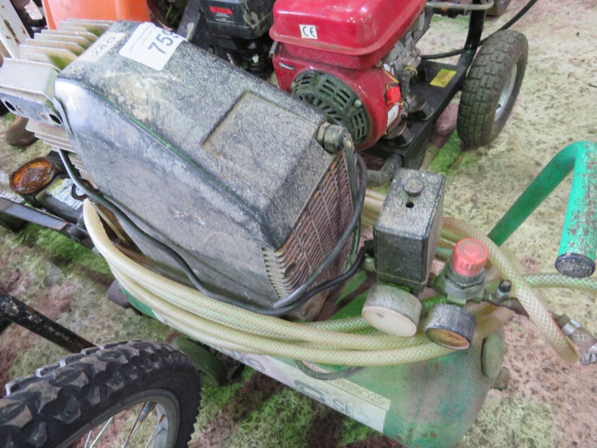 SMALL 240VOLT AIR COMPRESSOR.....THIS LOT IS SOLD UNDER THE AUCTIONEERS MARGIN SCHEME, THEREFORE NO - Image 3 of 3