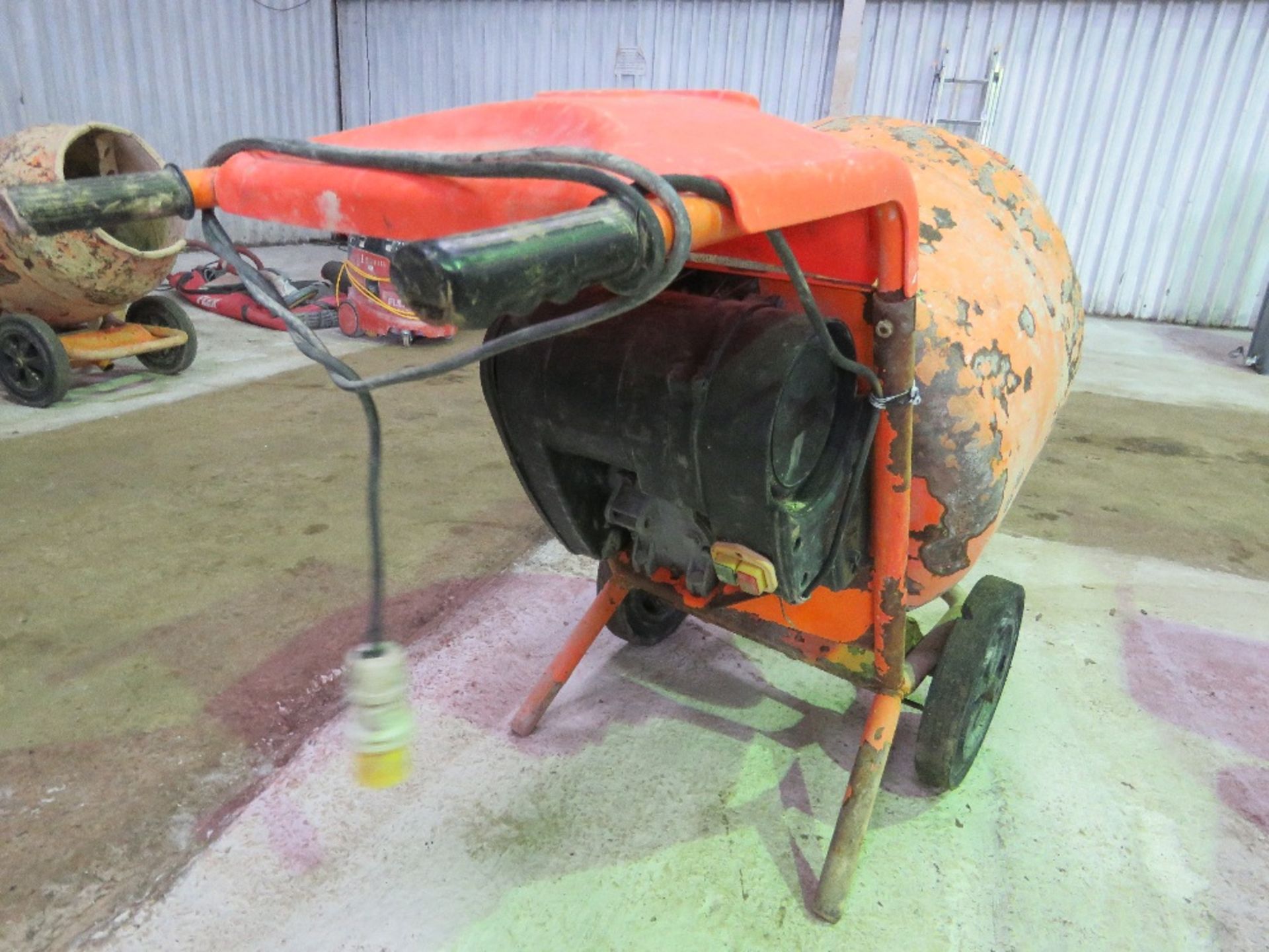 BELLE MINI MIX 150 110VOLT POWERED CEMENT MIXER. - Image 3 of 4