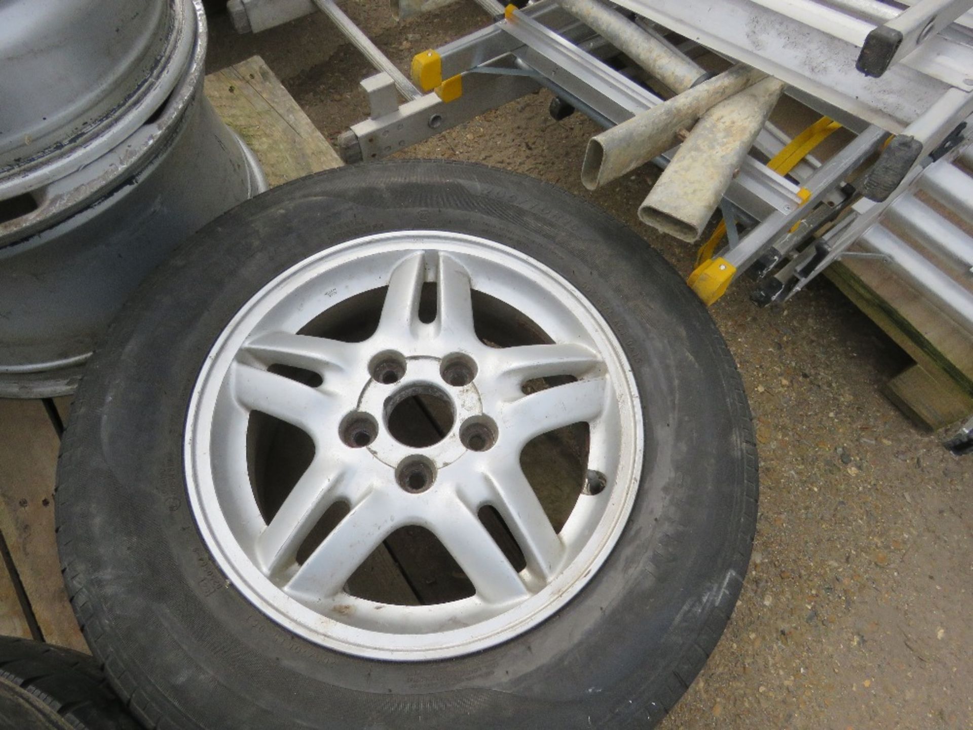 3NO VW ALLOY WHEELS AND TYRES PLUS 3NO RIMS. - Image 3 of 6