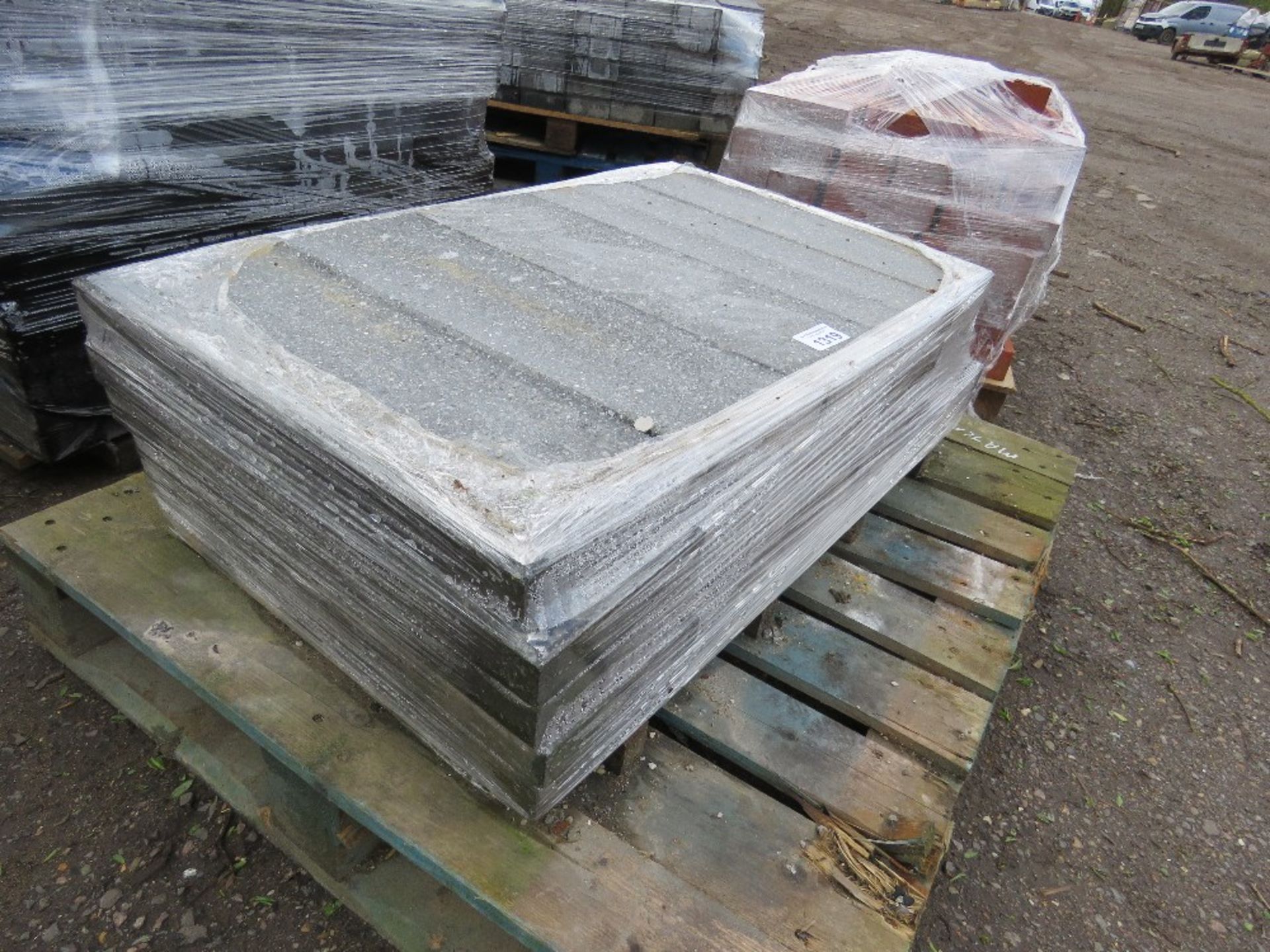 3 X PALLETS OF HEAVY DUTY RECTANGULAR BLOCK PAVERS 600MM X 20MM APPROX. - Image 2 of 11