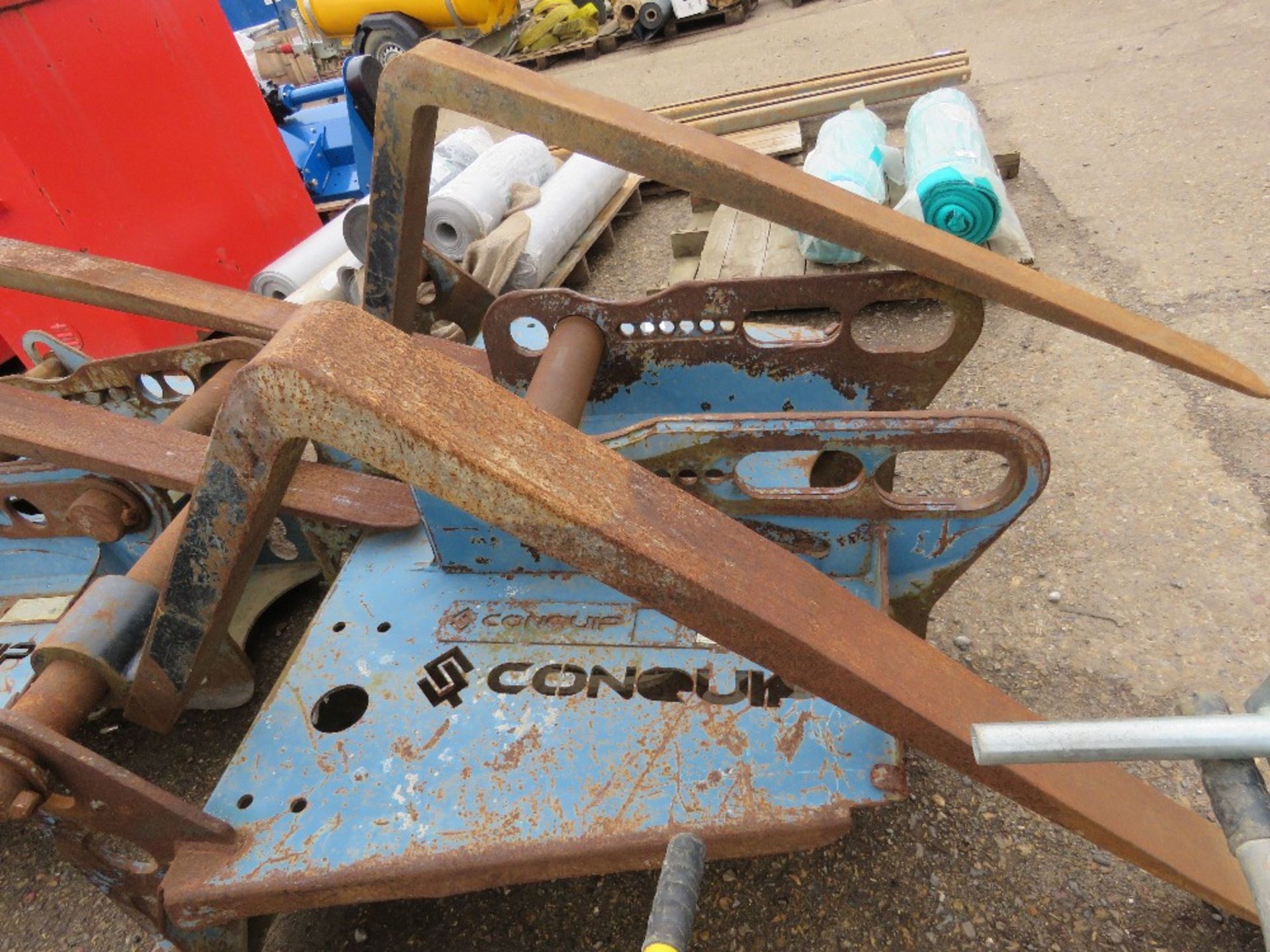 SET OF CONQUIP EXCAVATOR MOUNTED PALLET FORKS. SOURCED FROM COMPANY LIQUIDATION. - Image 5 of 5