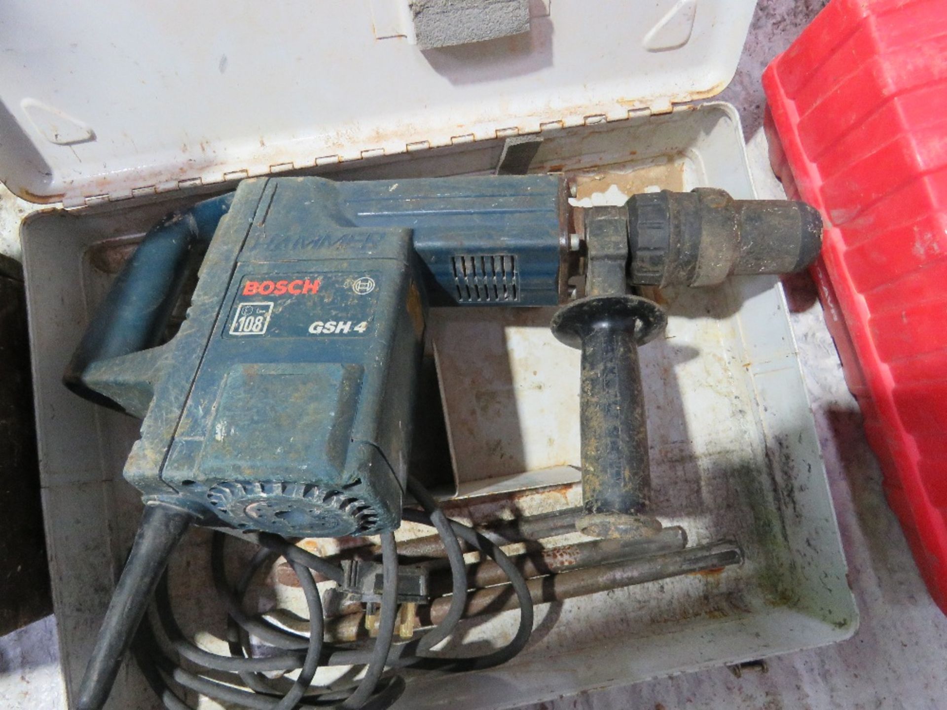 2 X BOSCH SMALL SIZED BREAKER DRILLS. - Image 4 of 4