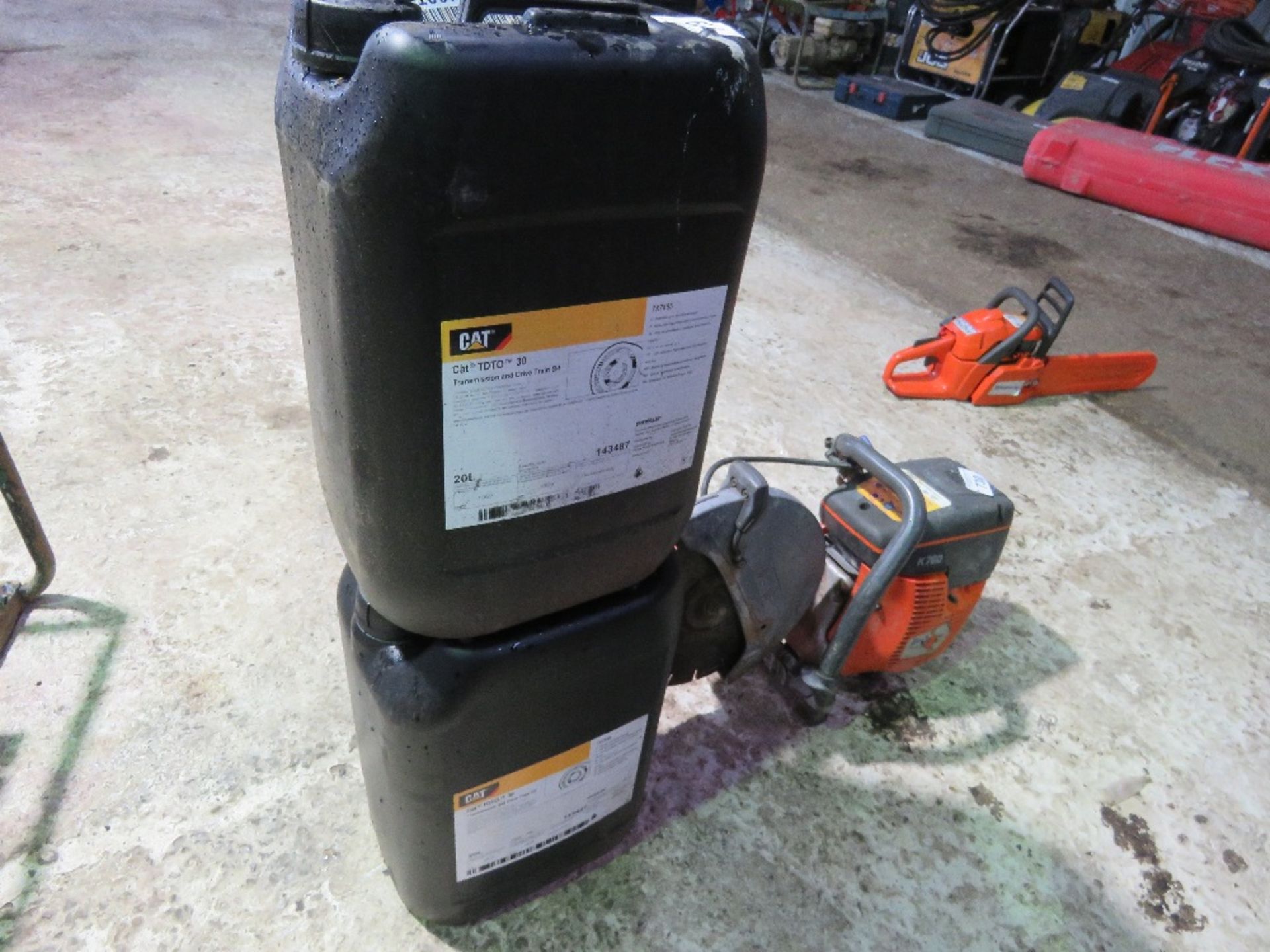 2 X DRUMS OF CATERPILLAR CAT TDTO 30 HYDRAULIC/TRANSMISSION OIL.