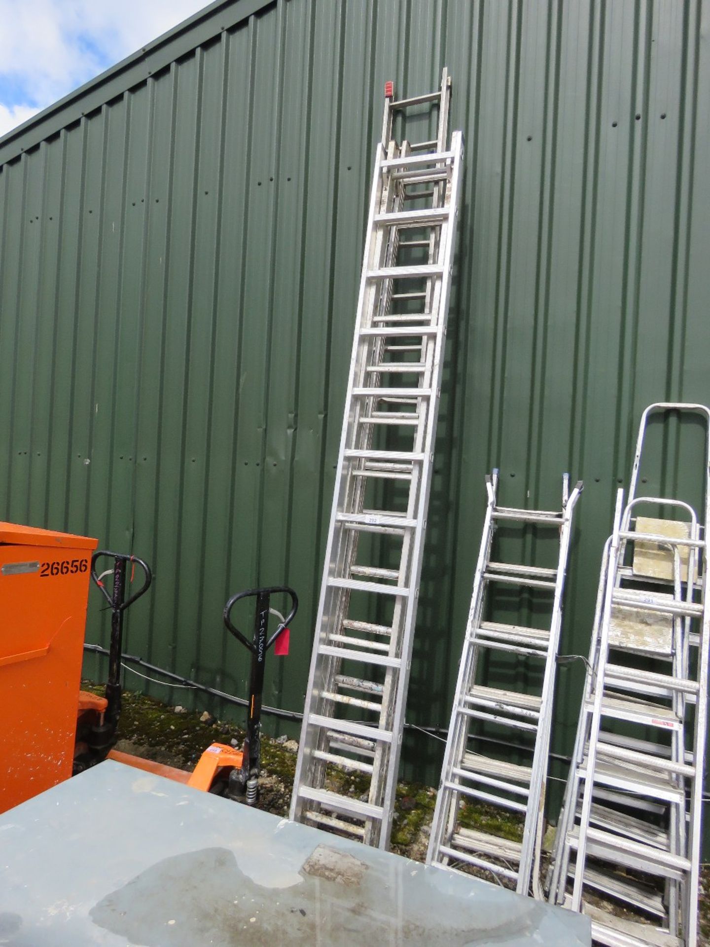 4NO ALUMINIUM SINGLE STAGE LADDERS SECTIONS.