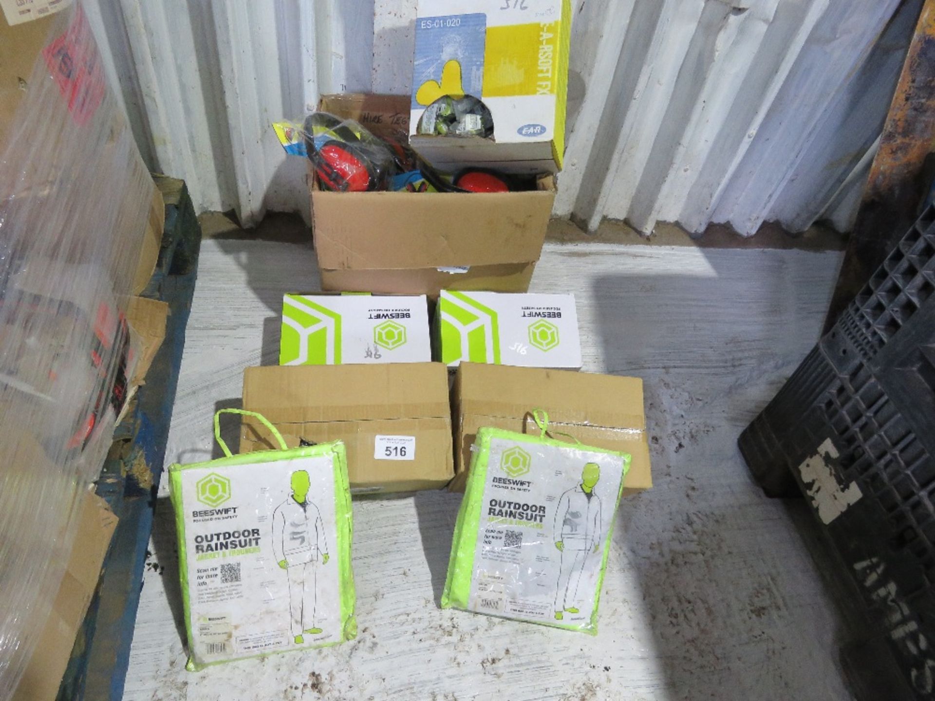 SAFETY ITEMS: EAR PLUGS, GOGGLES, EAR MUFFS ETC. SOURCED FROM COMPANY LIQUIDATION. THIS LOT IS S