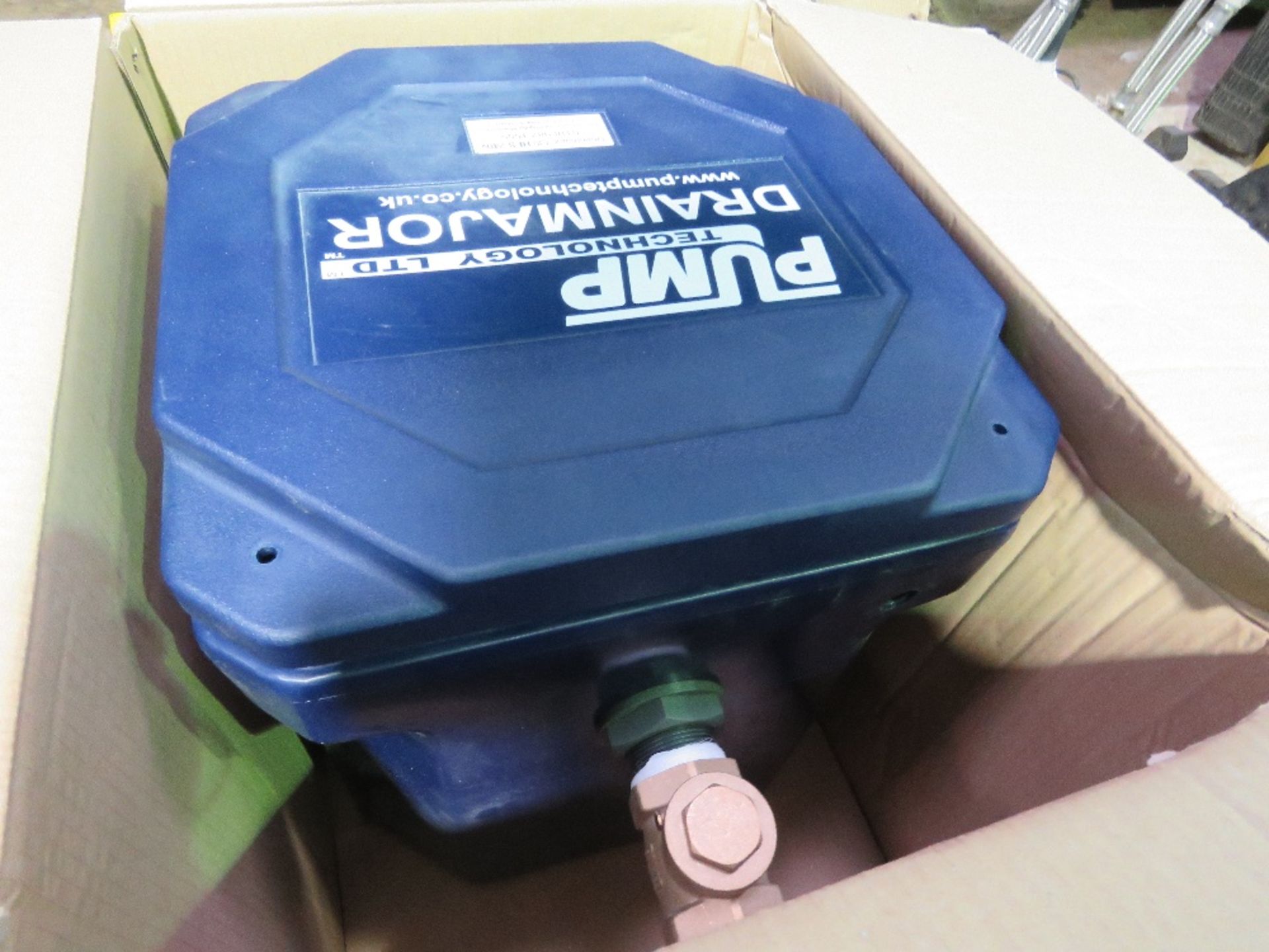 PUMP TECHNOLOGY PTL730 WATER PUMPING TANK UNIT, BOXED, APPEARS UNUSED.....THIS LOT IS SOLD UNDER THE