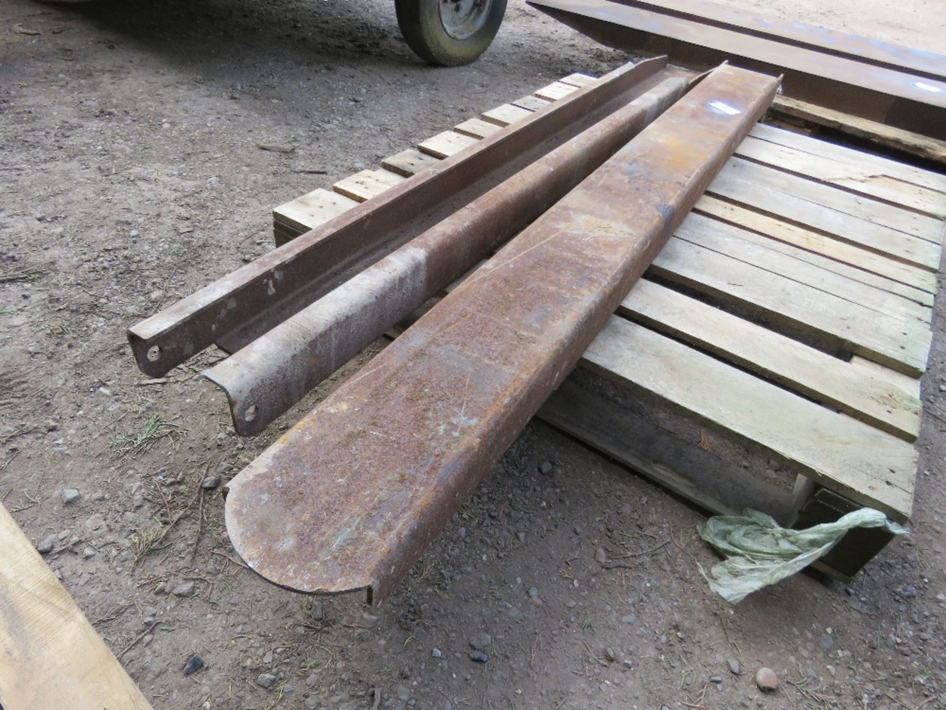 PAIR OF FORKLIFT TINE EXTENSIONS 6" INTERNAL WIDTH X 6FT LENGTH APPROX. - Image 3 of 4