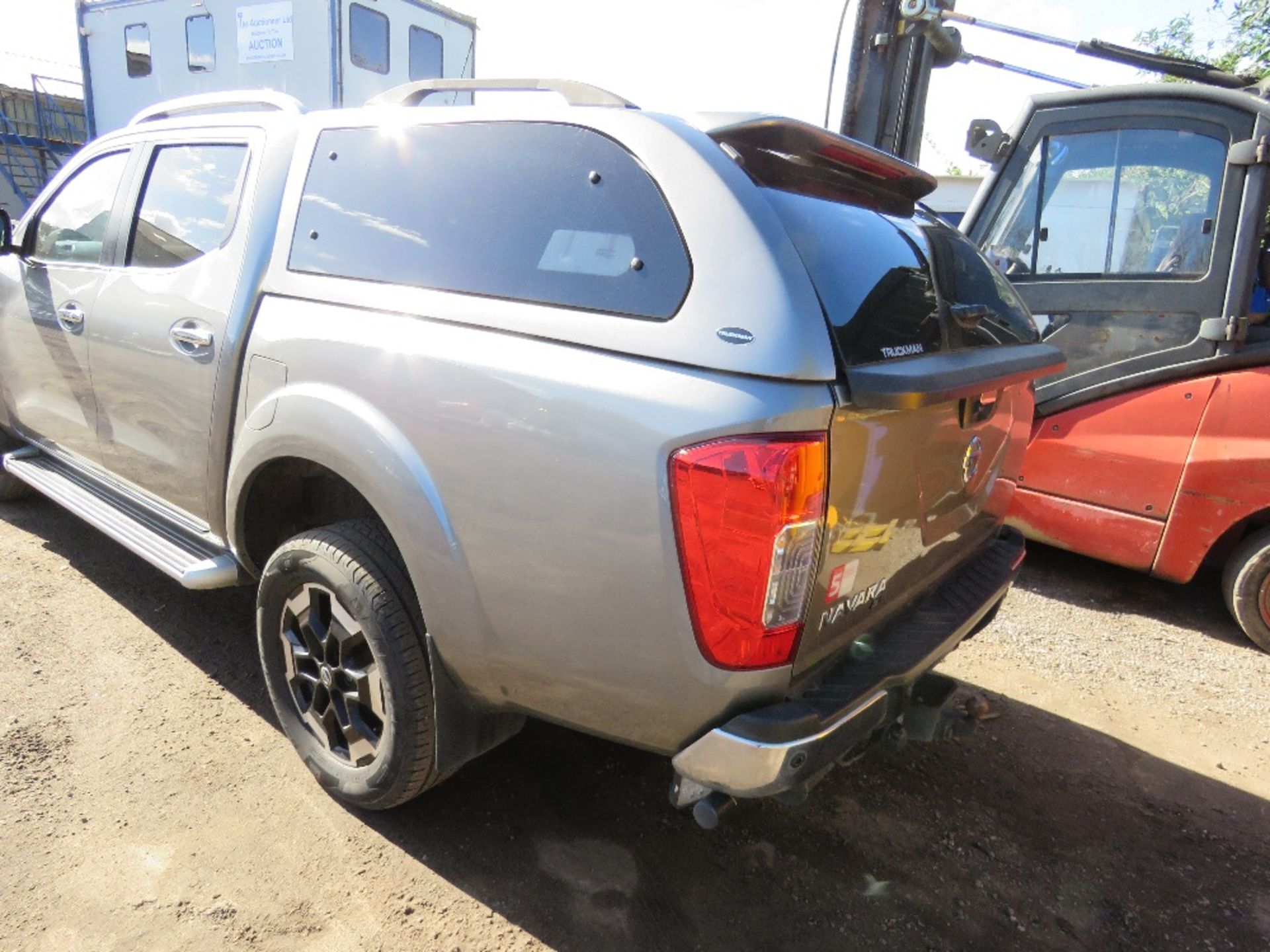 NISSAN NAVARA TEKNA DCI AUTOMATIC DOUBLE CAB PICKUP REG:WD21 AHK. 38,771 REC MILES. WITH V5. 2299CC - Image 3 of 22