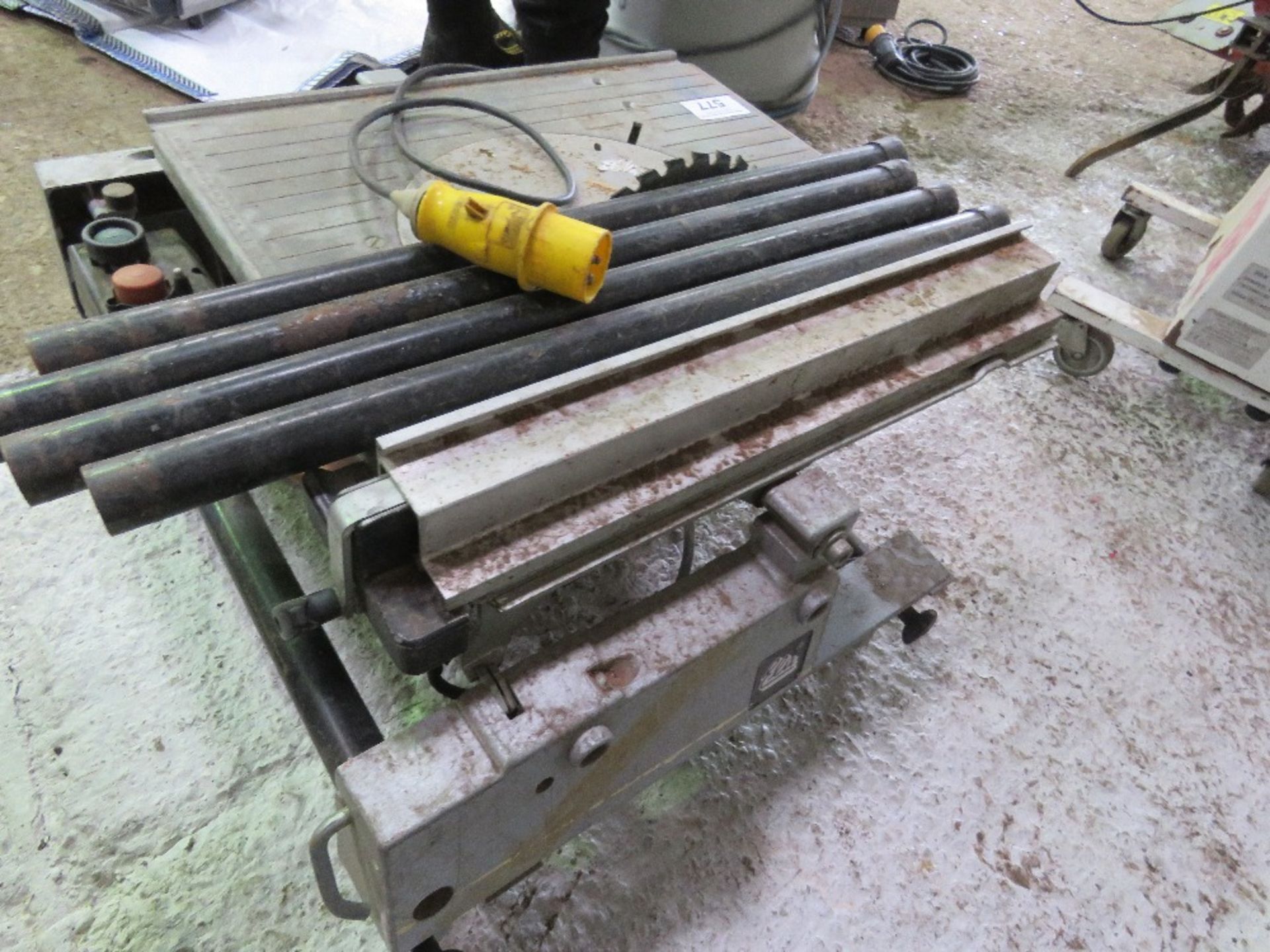 SMALL WOOD CUTTING SAWBENCH PLUS LEGS.....THIS LOT IS SOLD UNDER THE AUCTIONEERS MARGIN SCHEME, THER - Image 3 of 4