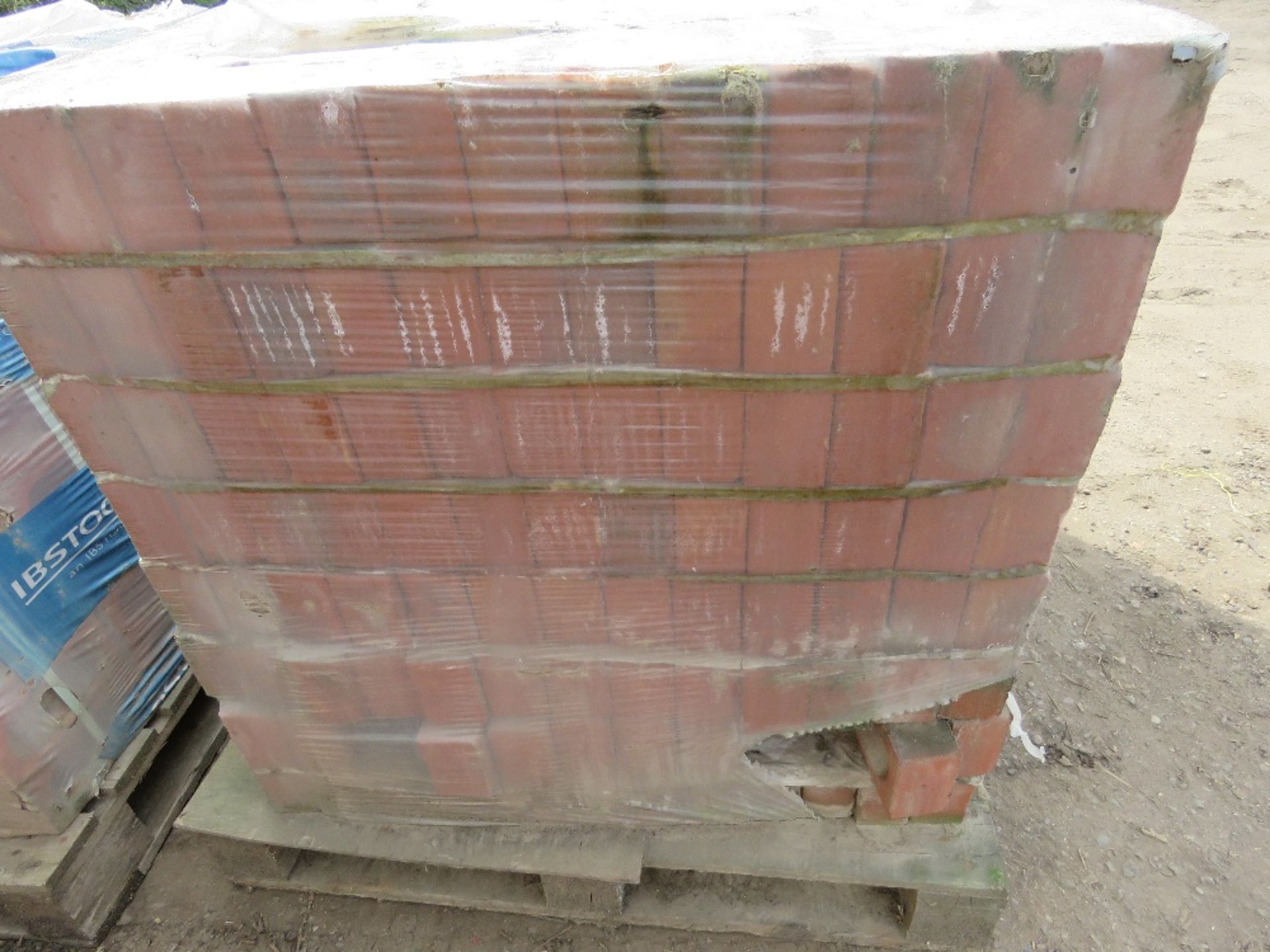 6NO PALLETS OF IBSTOCK LEICESTER AUTUMN MULTI RED BRICKS. 480NO IN EACH PACK APPROX. SURPLUS TO REQU - Image 3 of 3