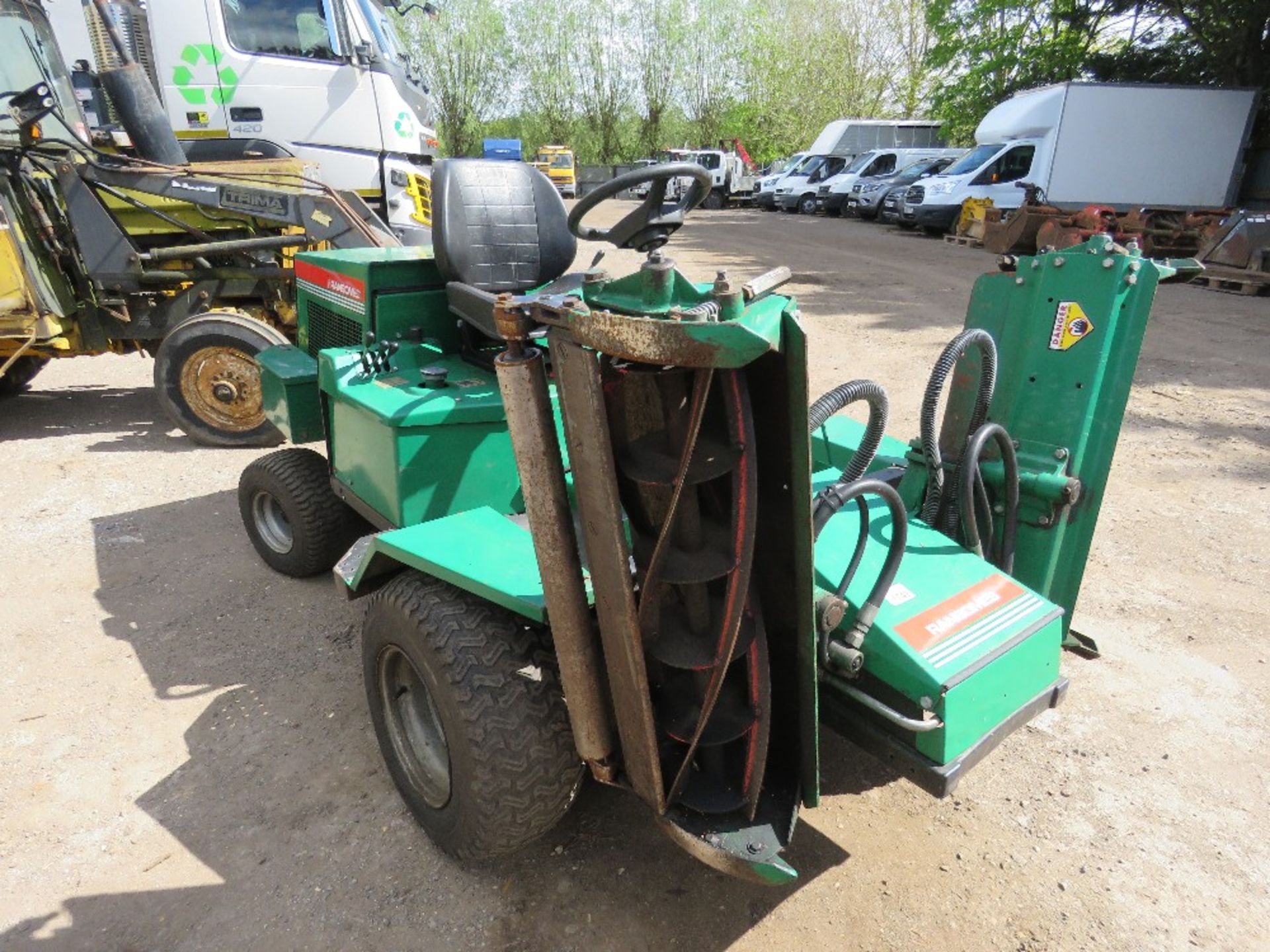 ransomes 213 triple ride on mower with kubota engine. PART EXCHANGE MACHINE, STOP SOLENOID ISSUE, UN - Image 2 of 15