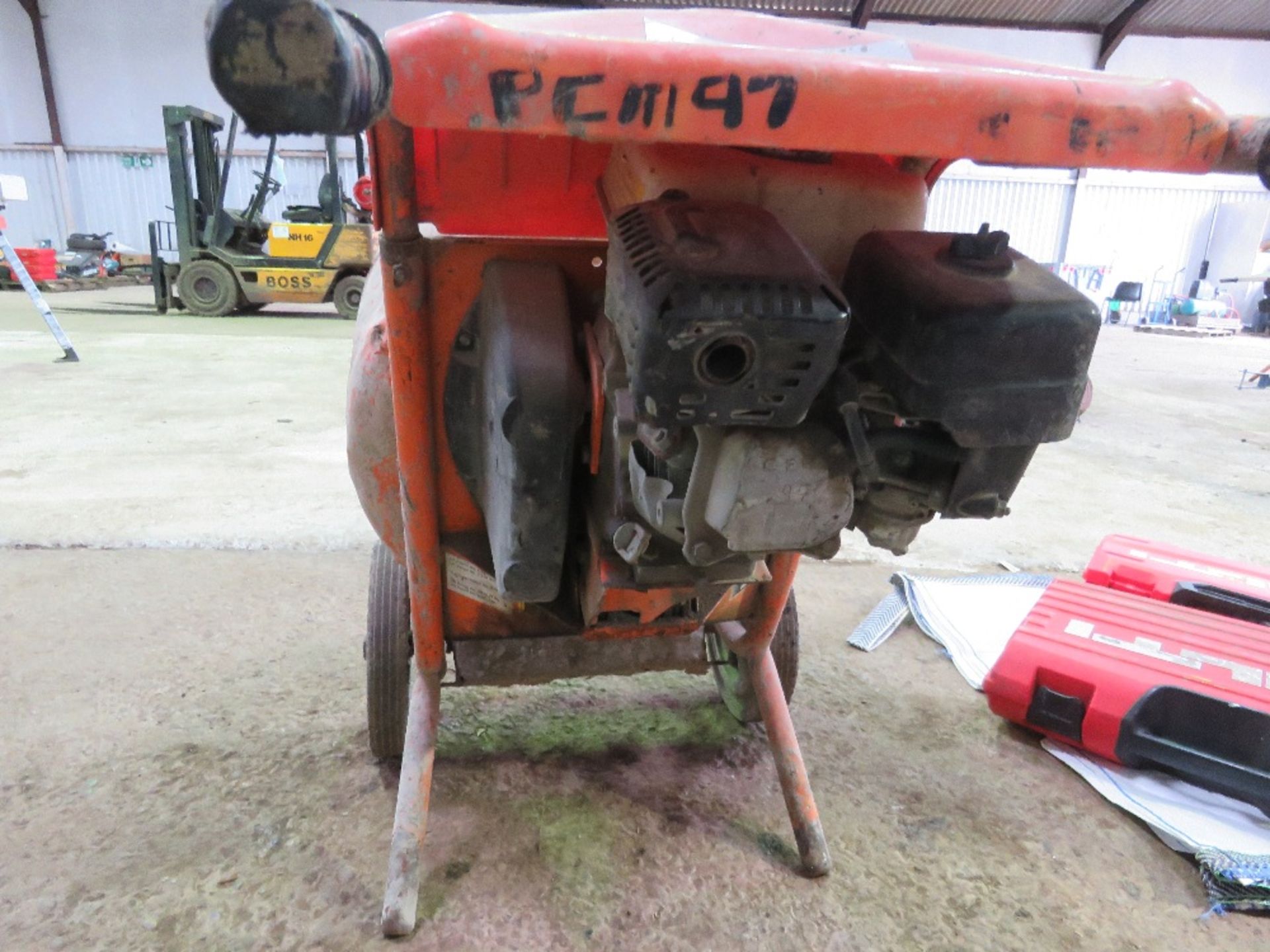 BELLE PETROL ENGINED MINIMIX CEMENT MIXER. - Image 4 of 5