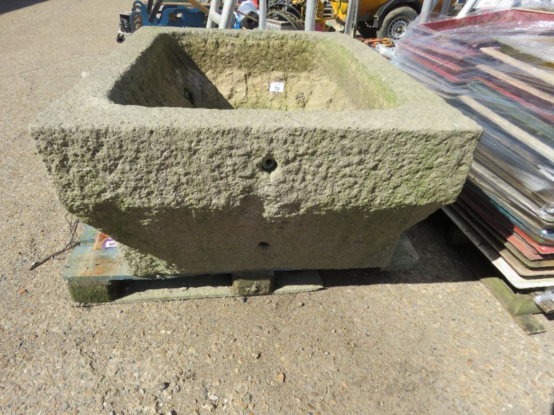 CARVED STONE WATER TROUGH (IDEAL GARDEN PLANTER/FEATURE) 0.58M HEIGHT X 1.1M X 0.9M MAX APPROX. - Image 3 of 6