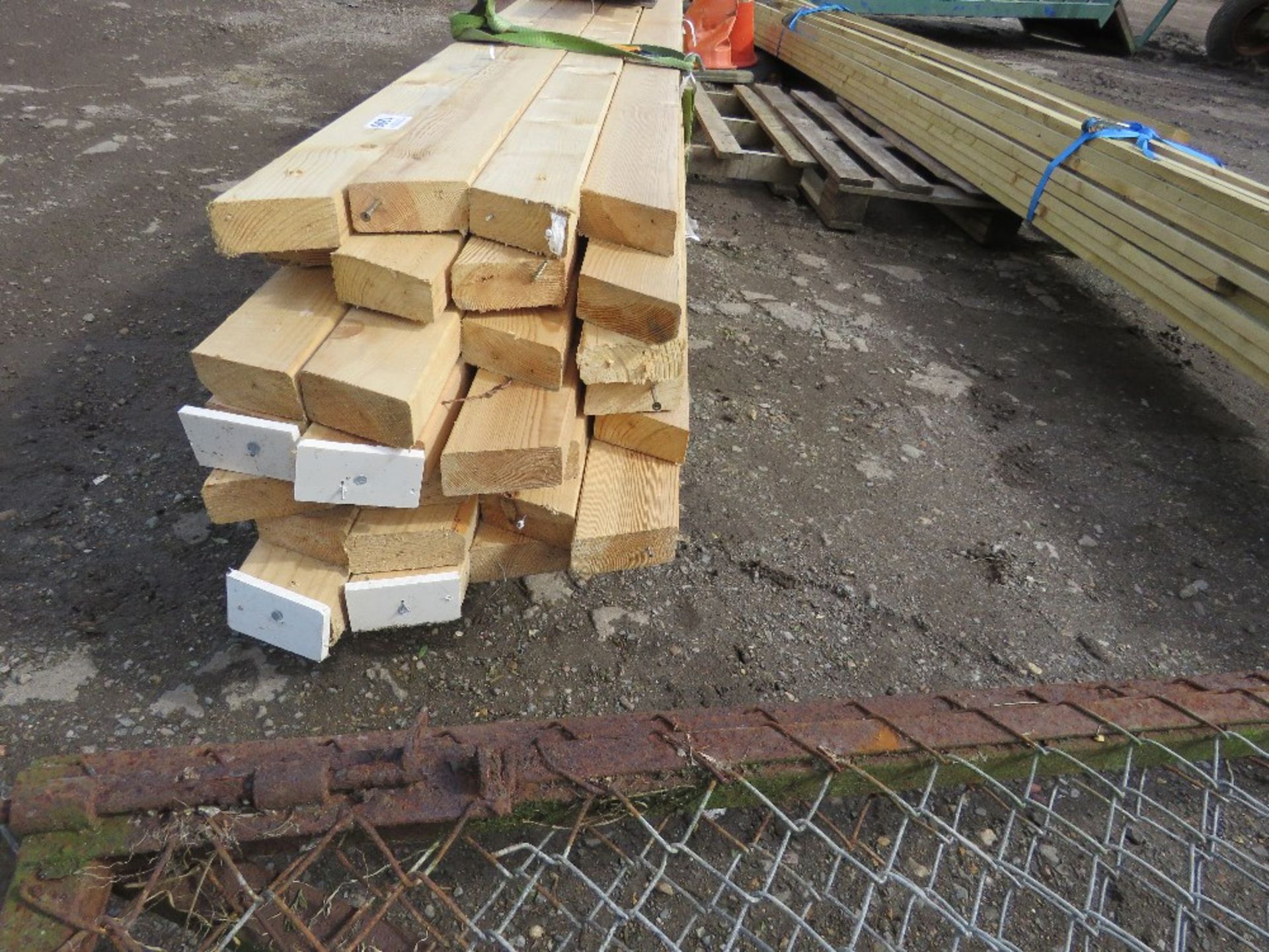 PACK OF PRE USED CONSTRUCTION TIMBERS MAINLY 16FT LENGTH. 30NO PIECES IN TOTAL APPROX. - Image 2 of 5