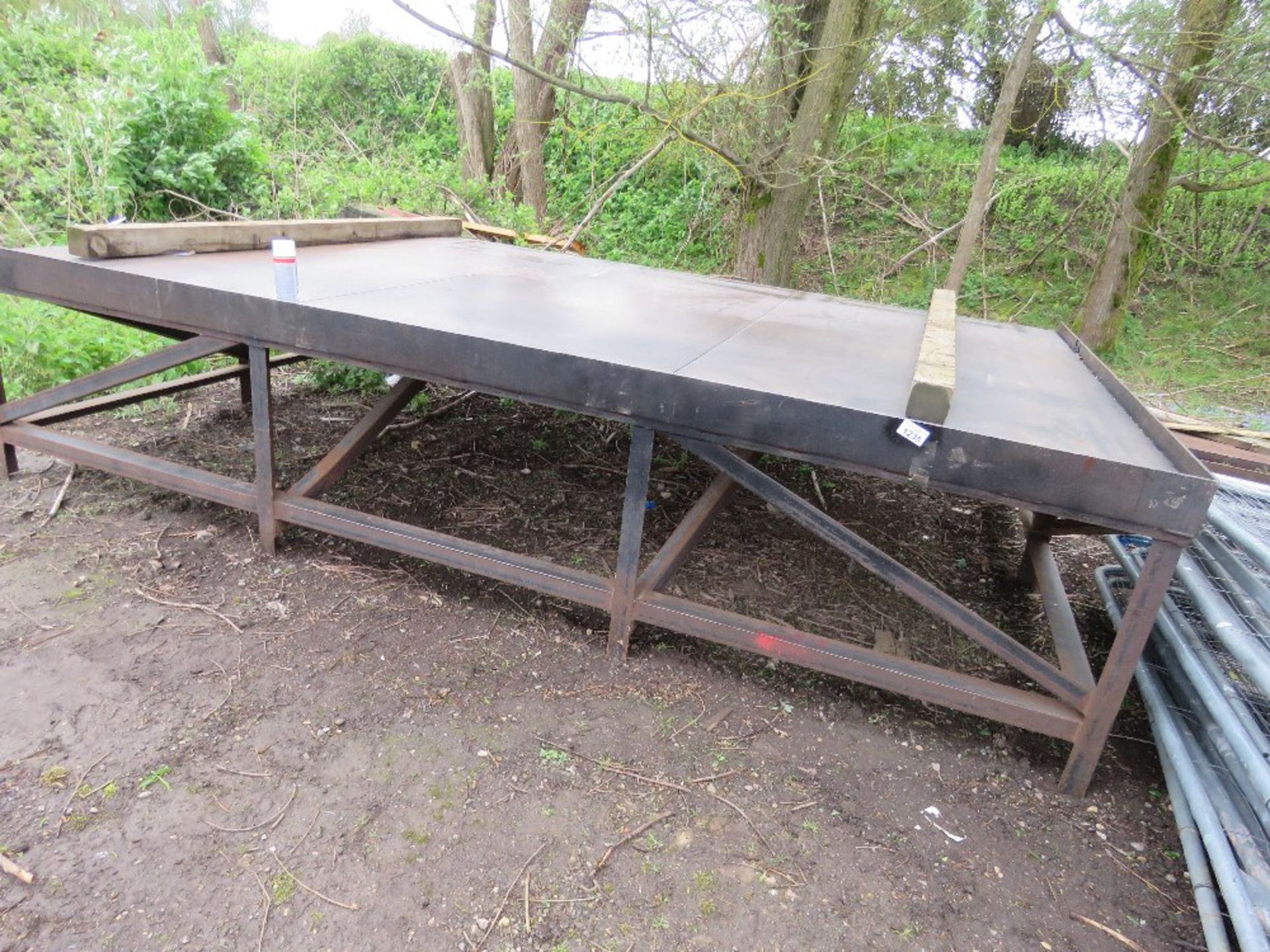 EXTRA LARGE HEAVY DUTY STEEL FACED WORK TABLE. 12FT X 8FT APPROX WITH WORK HEIGHT OF 0.85M APPROX. - Bild 2 aus 4