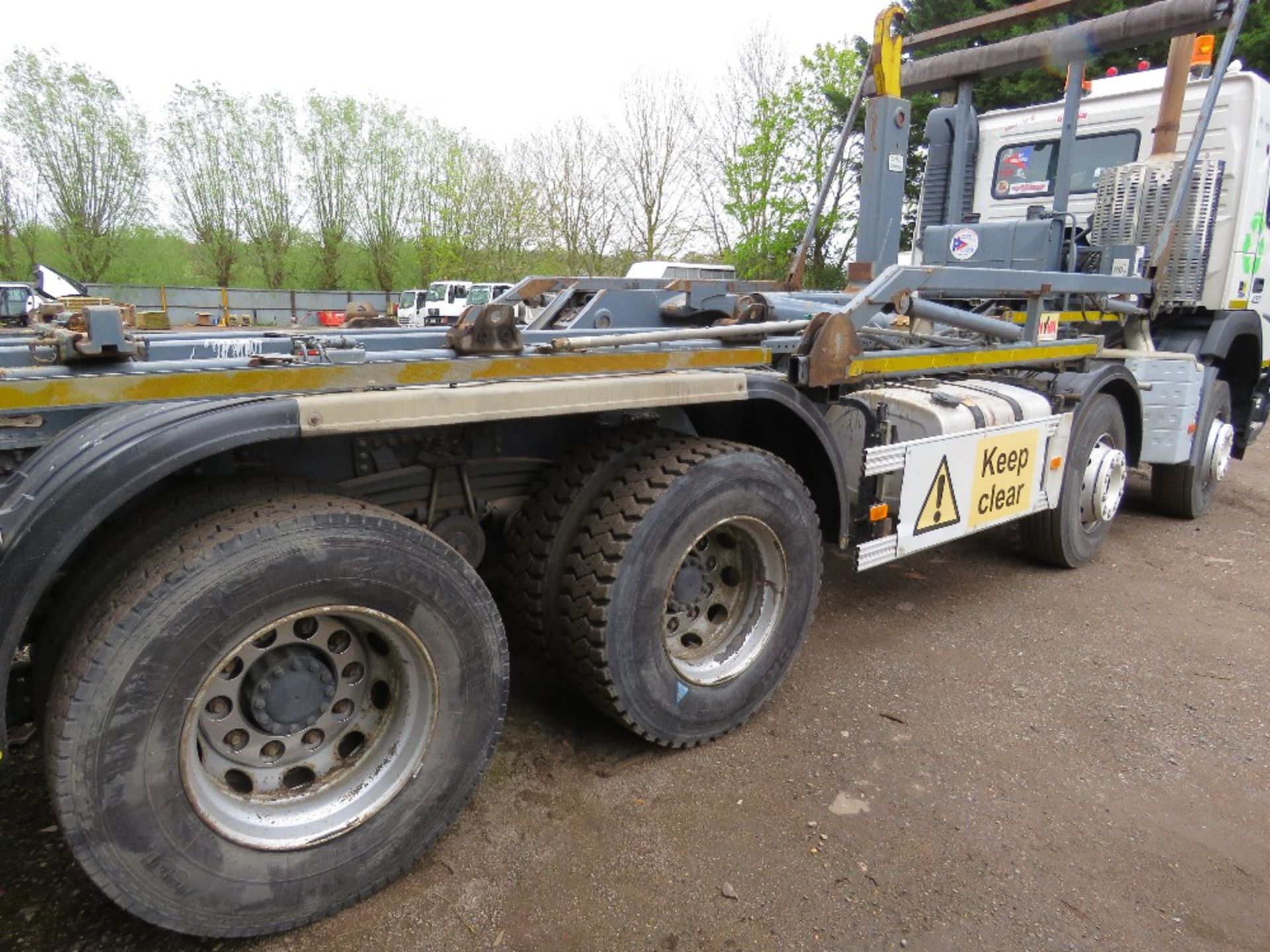 VOLVO FMX420 HOOK LOADER SKIP LORRY, 8X4 REG:GM17 FFV. WITH V5, OWNED BY VENDOR FROM NEW. DIRECT FR - Image 16 of 26