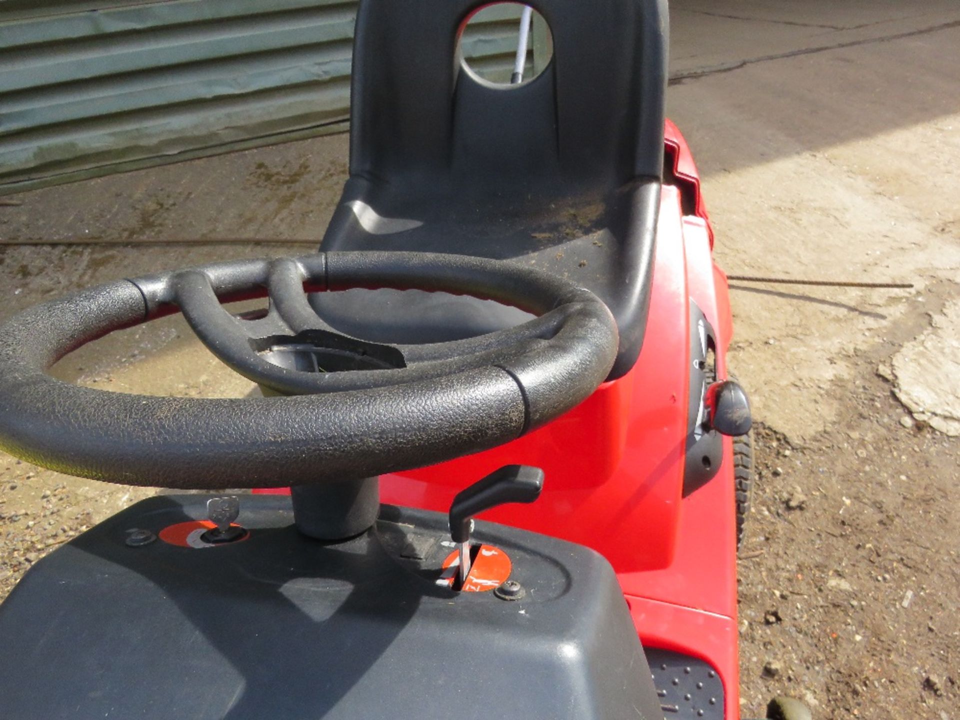 ALKO POWERLINE RIDE ON MOWER WITH COLLECTOR.....THIS LOT IS SOLD UNDER THE AUCTIONEERS MARGIN SCHEME - Bild 10 aus 10