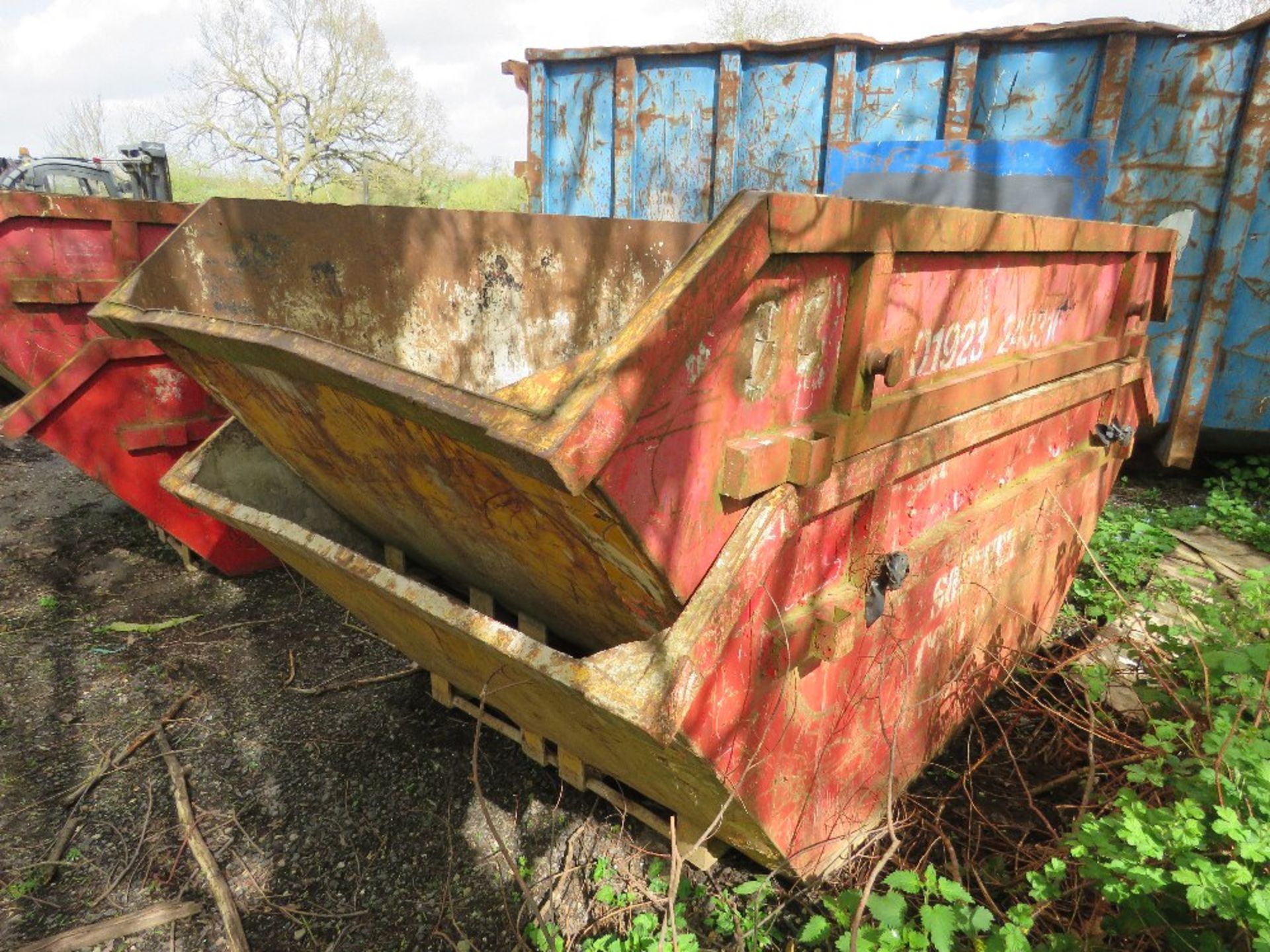 2NO CHAIN LIFT WASTE SKIPS, 8 YARD CAPACITY APPROX. SOURCED FROM COMPANY LIQUIDATION. - Image 2 of 5