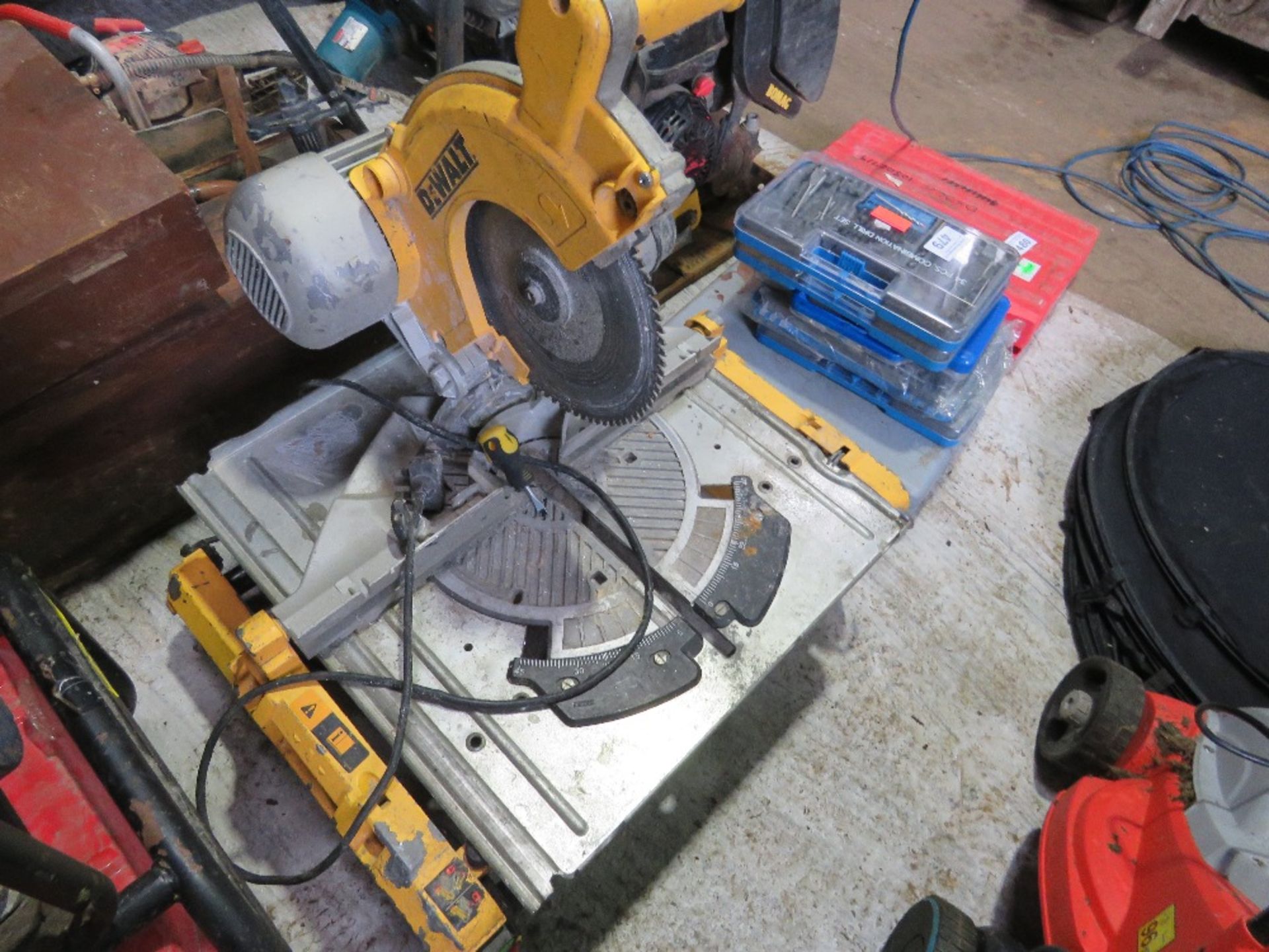 DEWALT 240VOLT MITRE SAW.