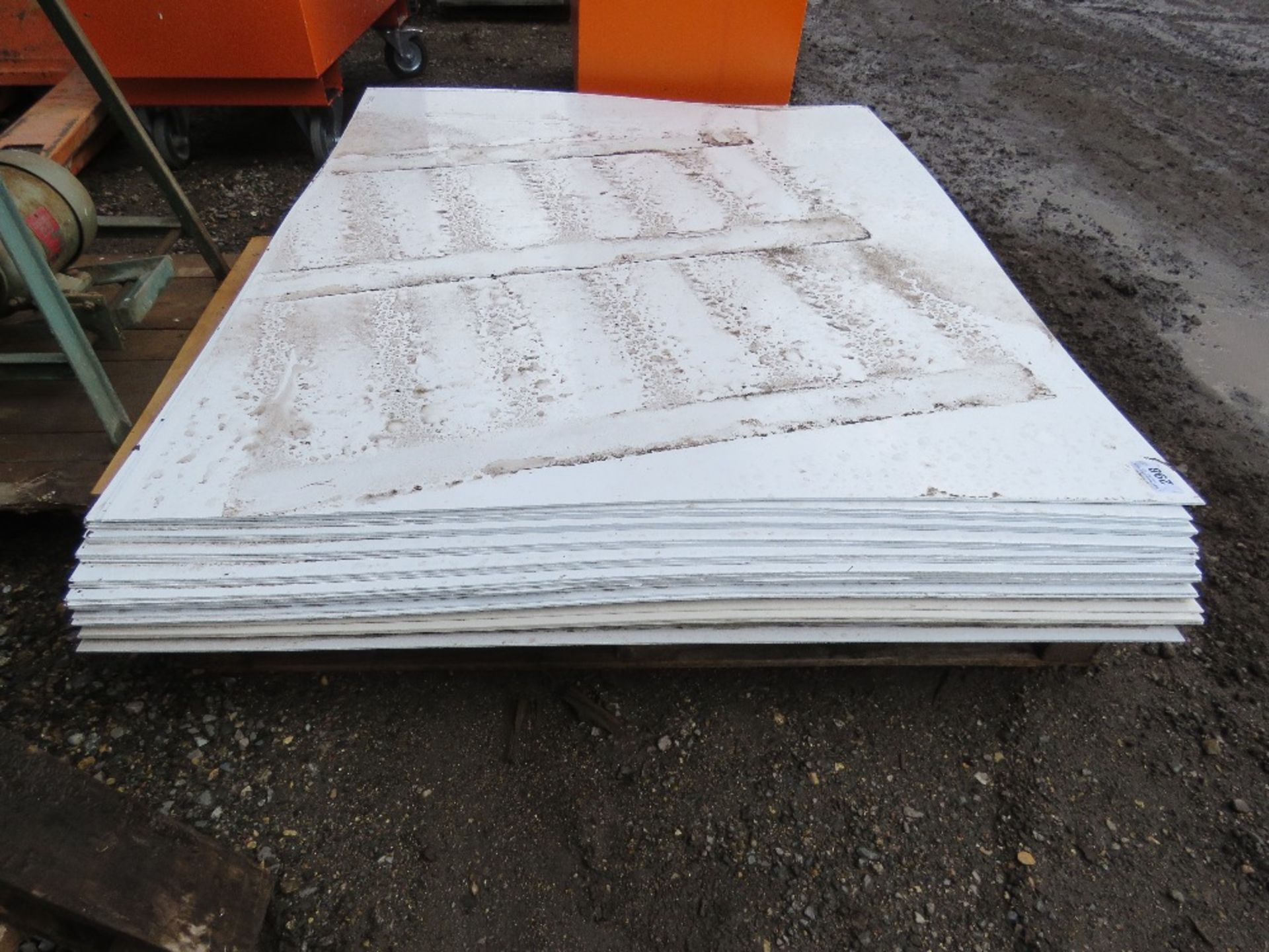 LARGE QUANTITY OF ELEMENTS WHITE WORKTOP FACING SHEETS, LIKE FORMICA. 1.52M X 1.27M APPROX.