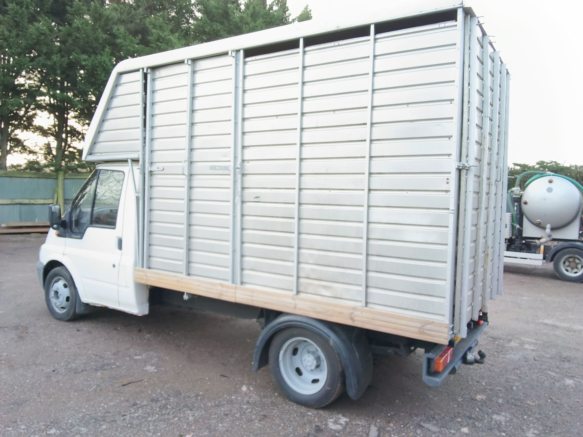 FORD TRANSIT TWIN WHEEL HORSE BOX REG: MOT UNTIL 23/11/24 WITH COPY OF V5. PREVIOUS INSURANCE - Image 4 of 9