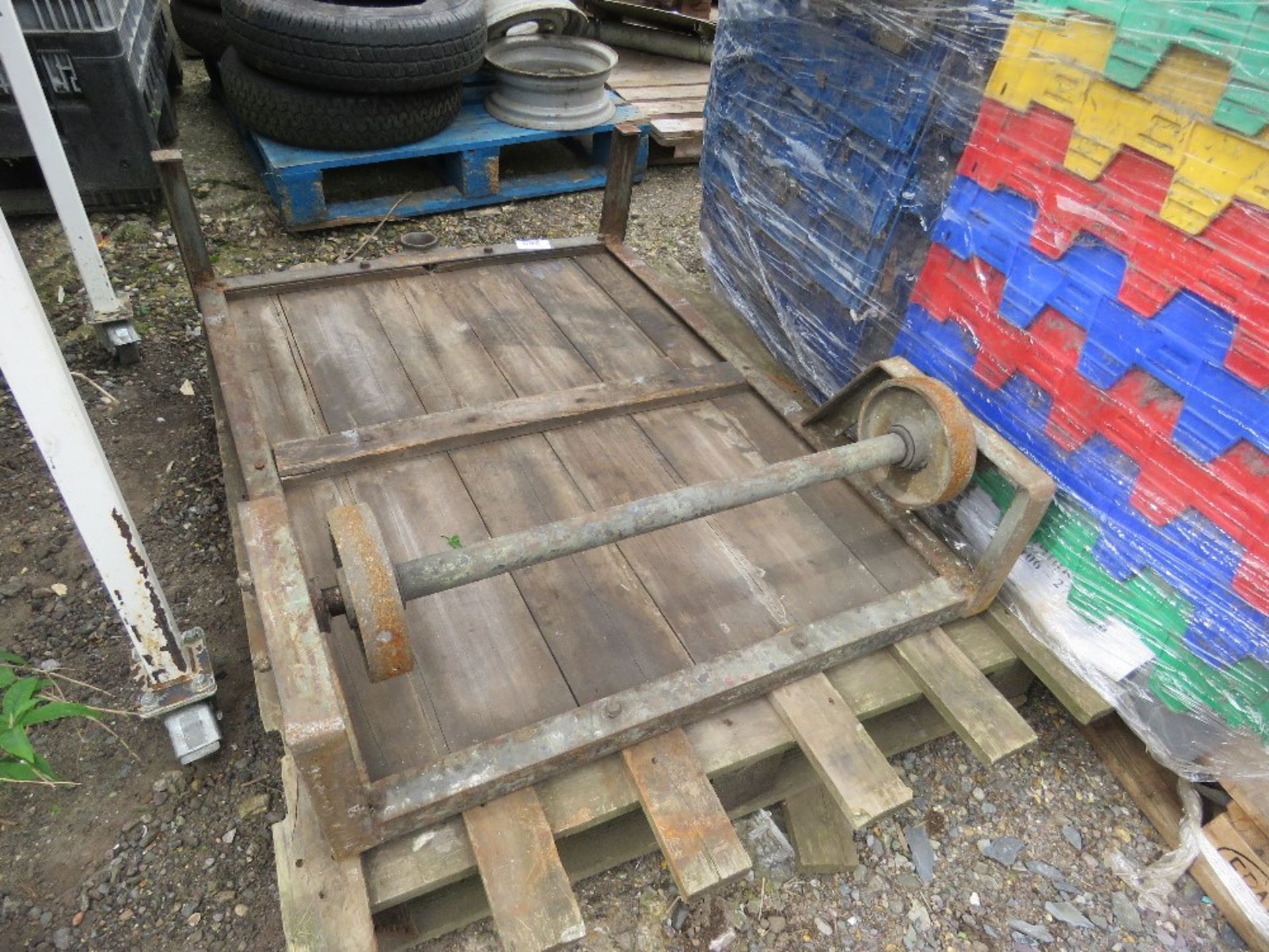 HEAVY DUTY WHEELED TROLLEY BASE.....THIS LOT IS SOLD UNDER THE AUCTIONEERS MARGIN SCHEME, THEREFORE - Image 2 of 4