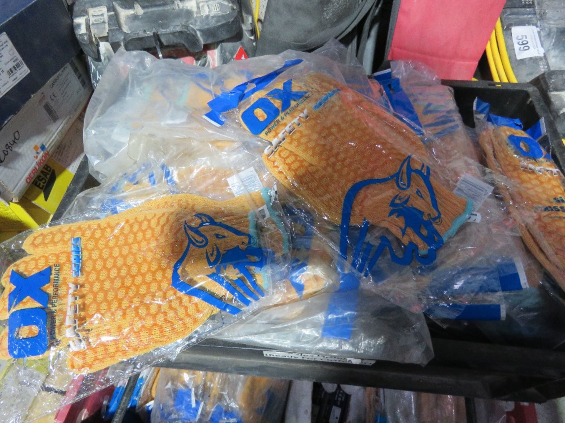 2 X CRATES OF WORK GLOVES. ....THIS LOT IS SOLD UNDER THE AUCTIONEERS MARGIN SCHEME, THEREFORE NO VA - Image 2 of 5