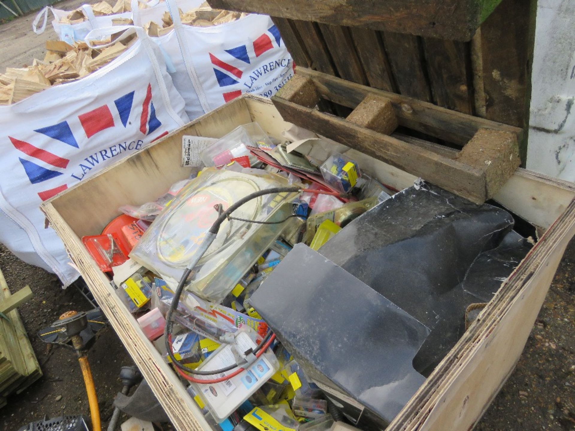 STILLAGE CONTAINING ASSORTED ELECTRICAL AND AUDIO CAR / VEHICLE SUNDRIES, BOLTS, FIXINGS ETC.