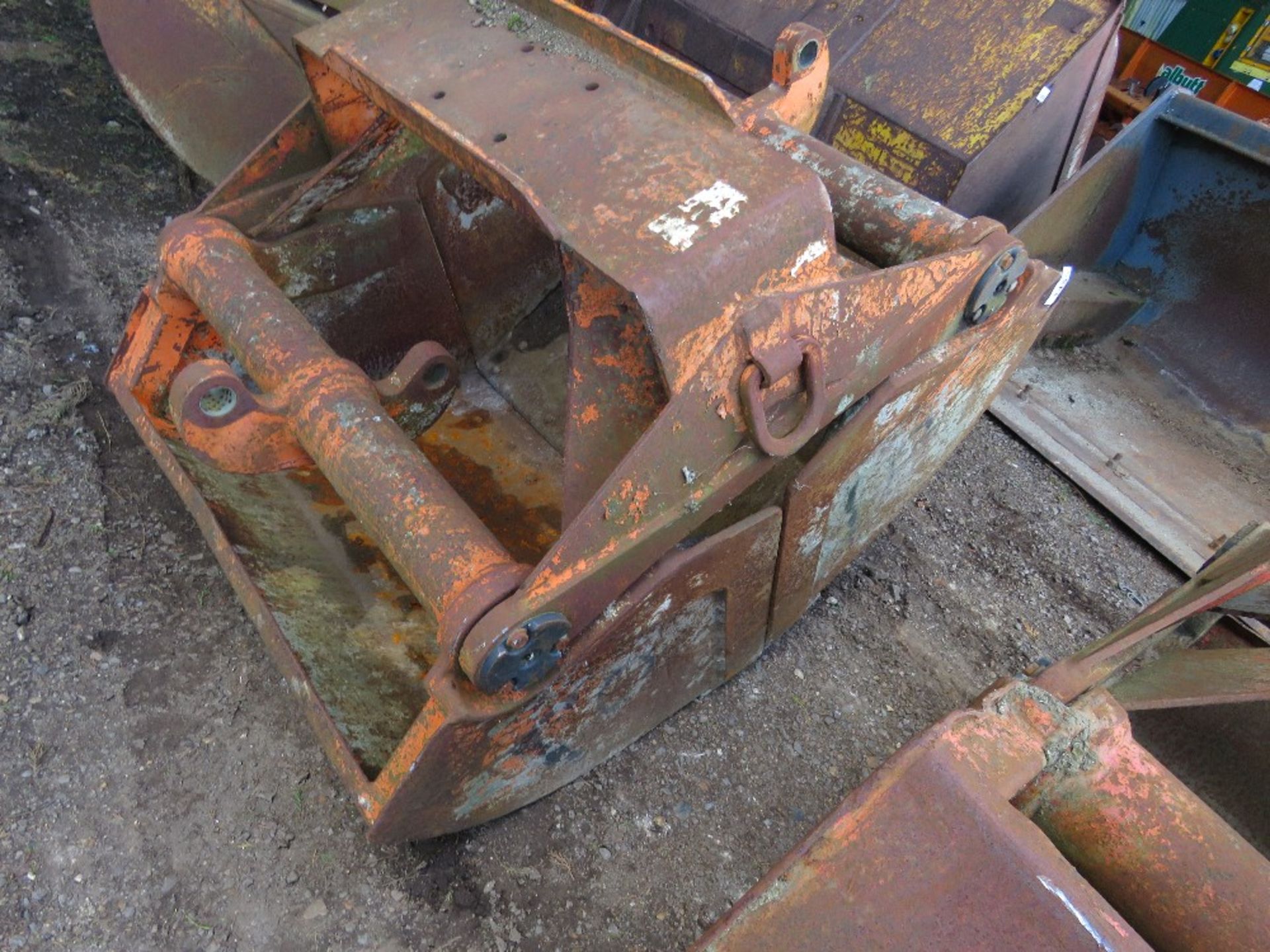 GRAB BUCKET FOR LORRY MOUNTED CRANE. - Image 4 of 5