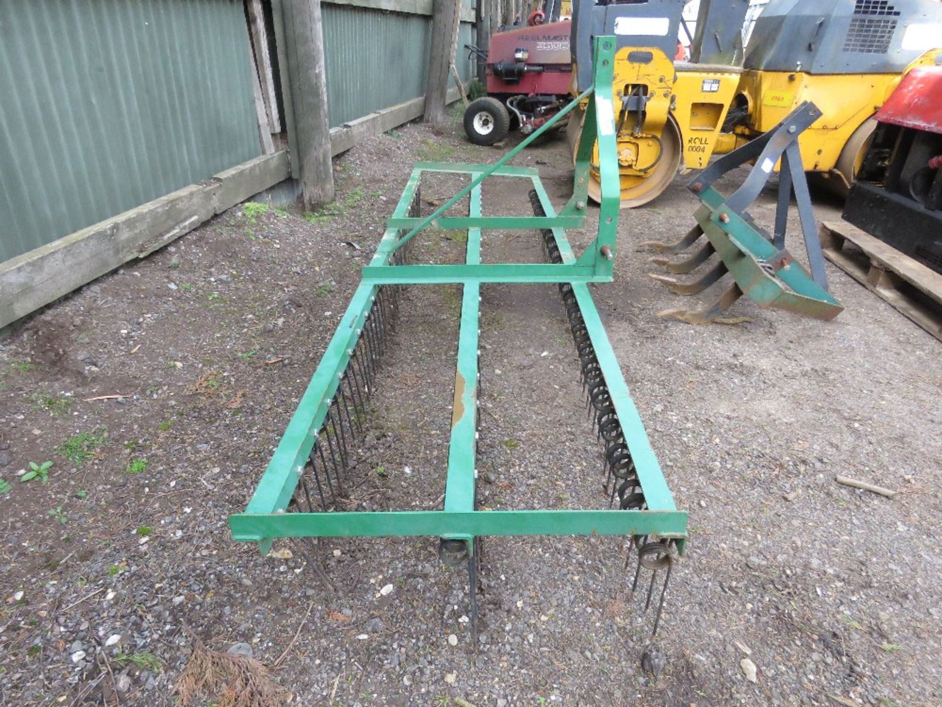 TRACTOR MOUNTED SPRING TINE GRASS HARROW, 10FT OVERALL WIDTH APPROX, IDEAL FOR SMALL TRACTOR.....THI - Image 2 of 4