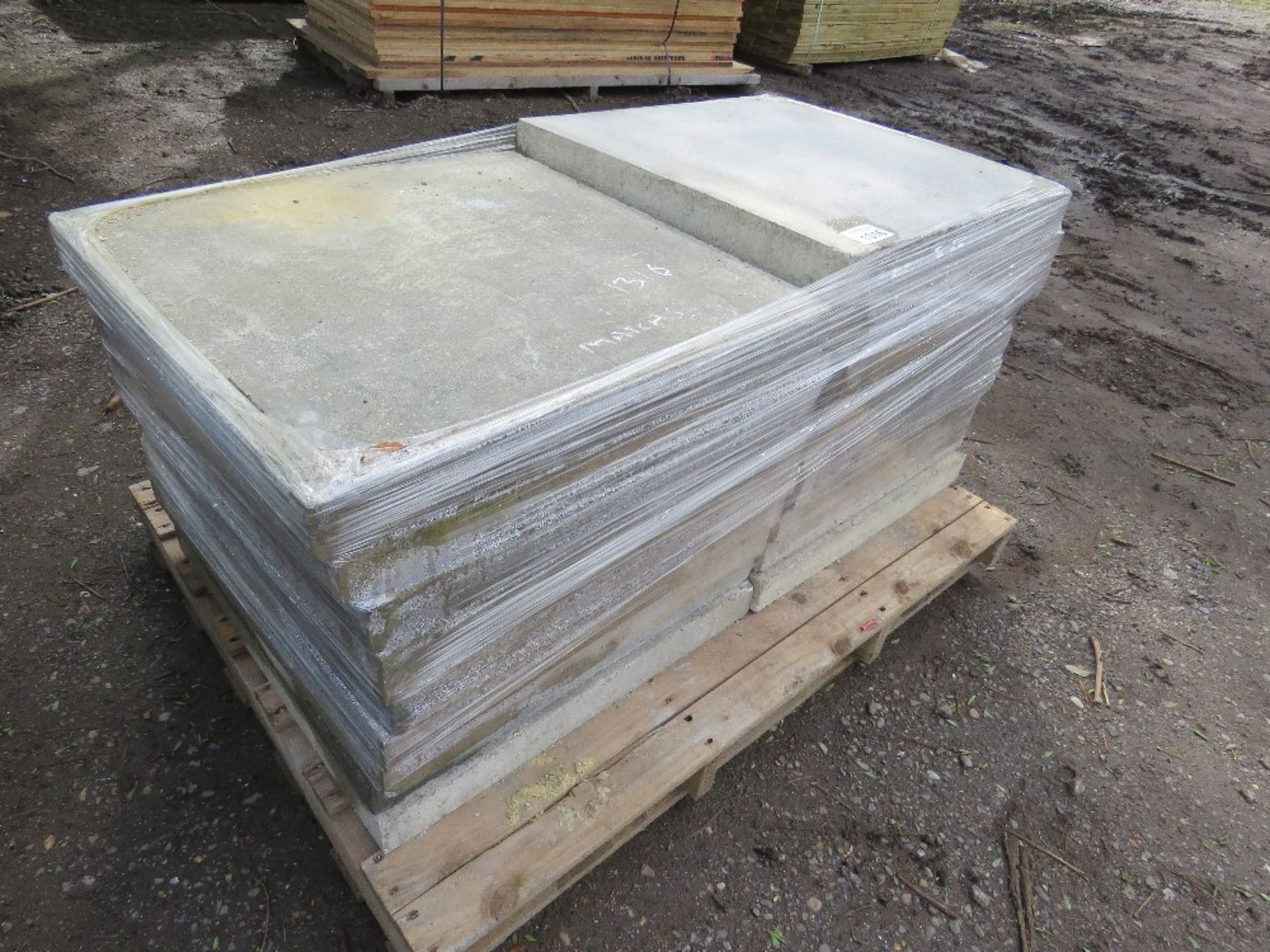 18NO HEAVY DUTY CONCRETE SLABS 600MM X 600M APPROX. - Image 2 of 3