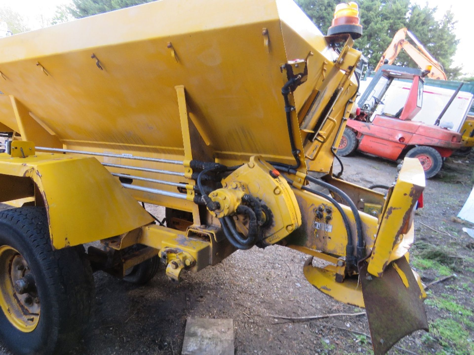 CHARITY LOT!! ECON SINGLE AXLED TOWED SALT SPREADER WITH WHEEL DRIVEN HYDRAULIC SYSTEM. UNUSED FOR - Image 9 of 13
