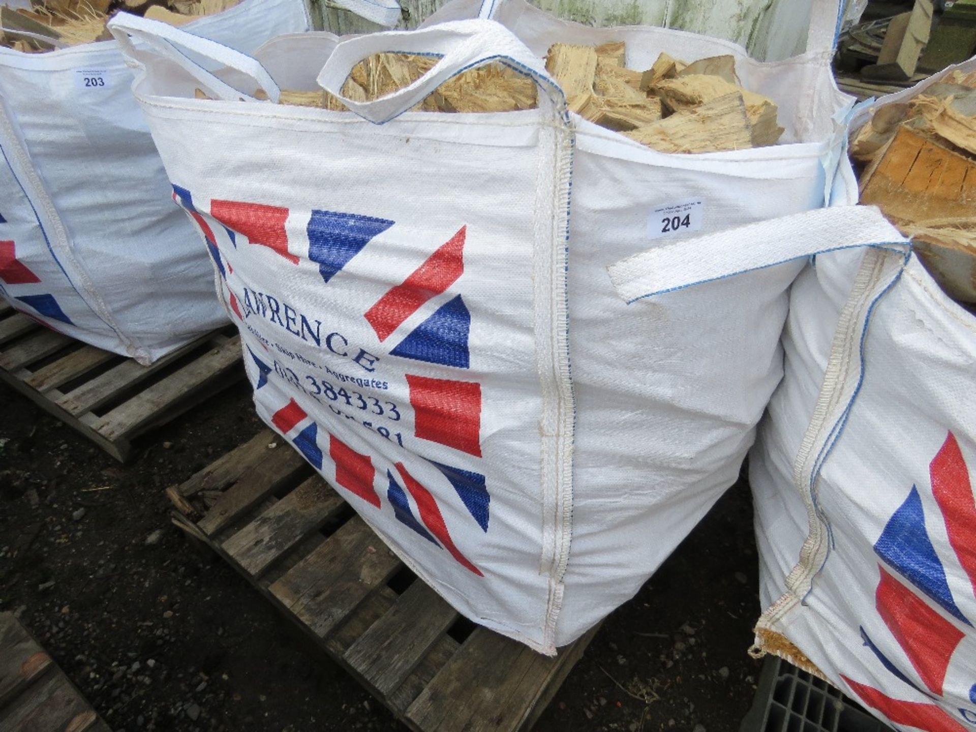 BULK BAG CONTAINING MAINLY HARDWOOD FIREWOOD LOGS.....THIS LOT IS SOLD UNDER THE AUCTIONEERS MARGIN