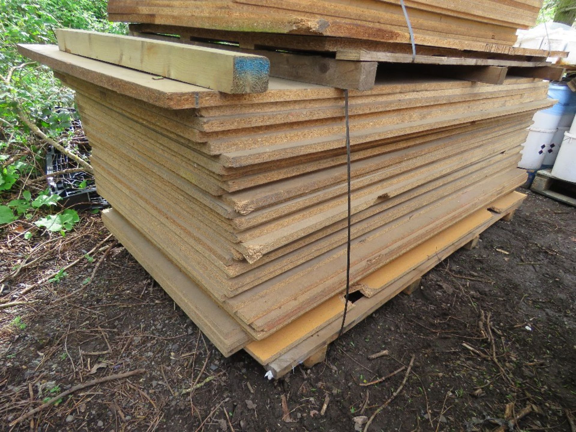 STACK OF CHIPBOARD SHEETS PLUS 7NO HEAVY DUTY PLYWOOD SHEETS. - Image 5 of 7