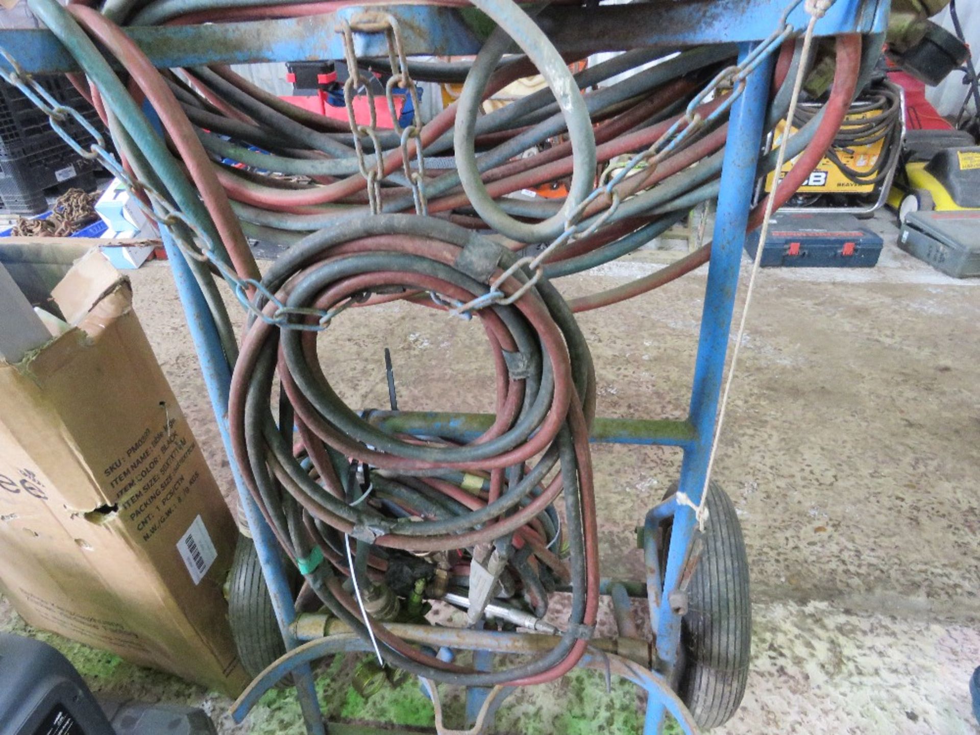 2 X SETS OF OXY-ACETELENE GAS HOSES PLUS A BARROW.....THIS LOT IS SOLD UNDER THE AUCTIONEERS MARGIN - Image 5 of 7