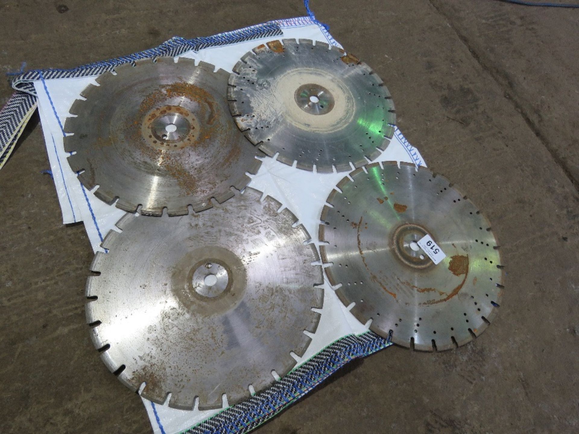 4NO DIAMAND BLADES FOR ROAD SAW, 450MM DIAMETER. SOURCED FROM COMPANY LIQUIDATION. THIS LOT IS S - Image 2 of 2