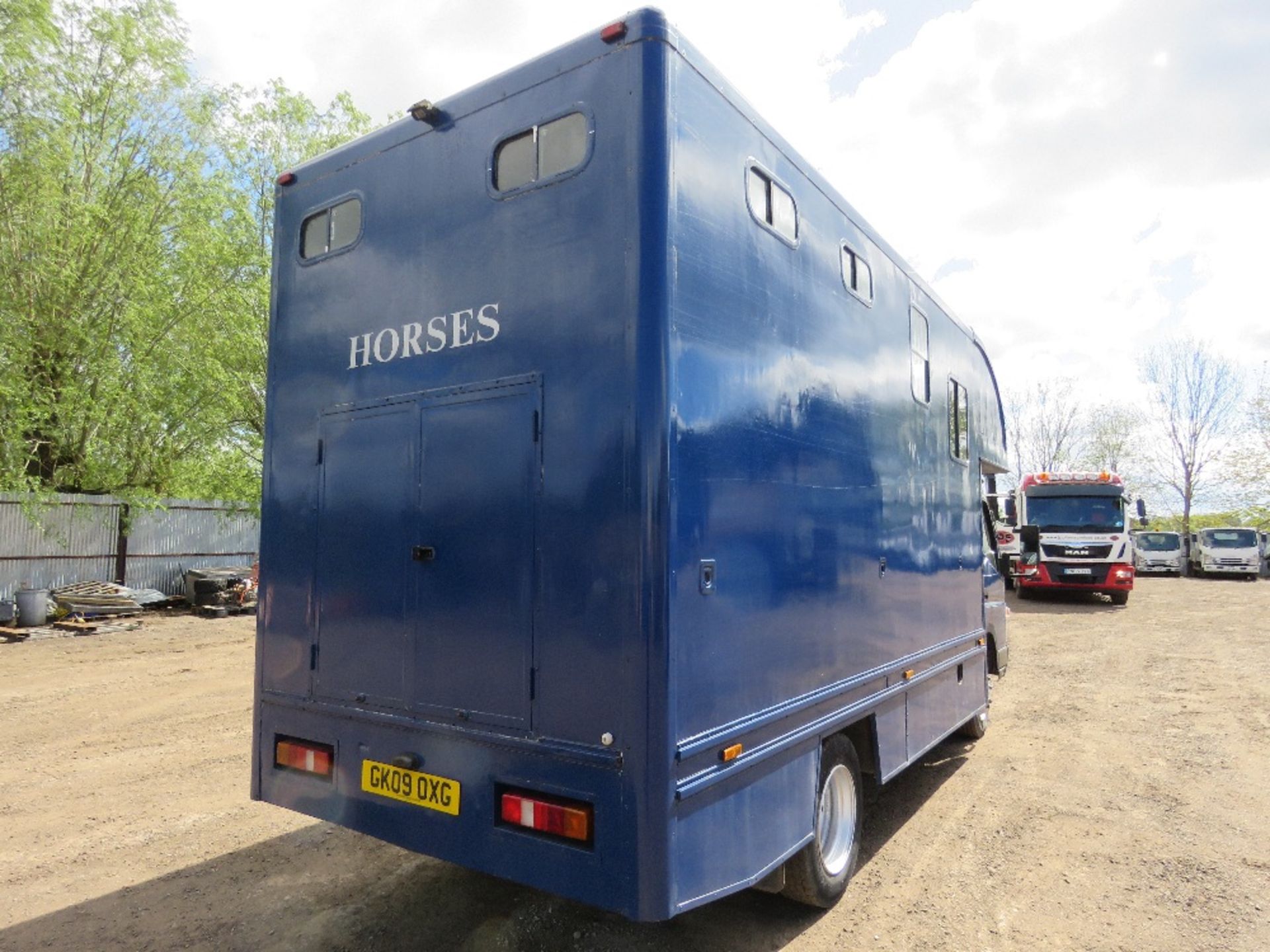 MITSUBISHI CANTER HORSE BOX LORRY REG:GK09 OXG. V5 AND PLATING CERTIFICATE IN OFFICE. MOT EXPIRED. - Image 8 of 24