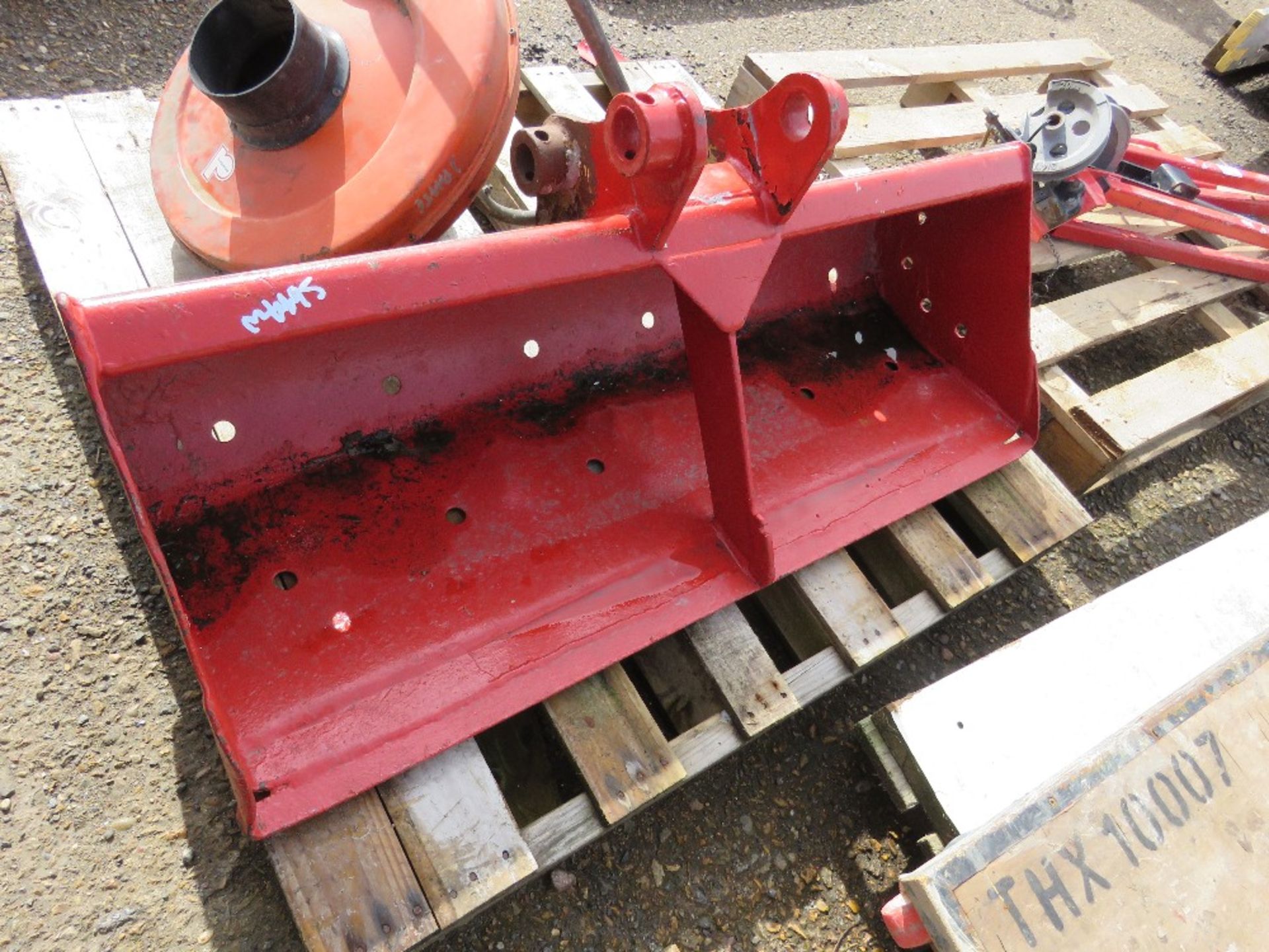 GRADING BUCKET FOR EXCAVATOR, 40MM PINS.....THIS LOT IS SOLD UNDER THE AUCTIONEERS MARGIN SCHEME, TH - Image 3 of 3