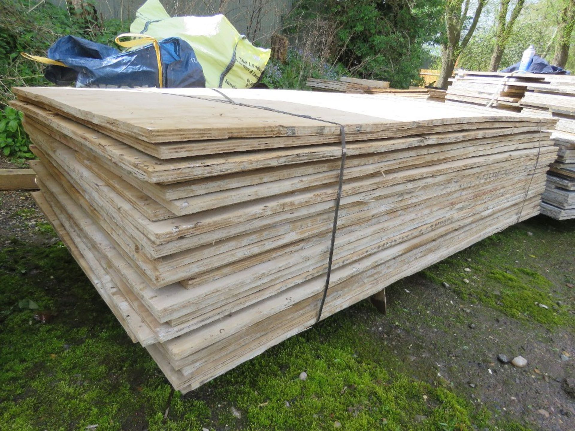 STACK OF APPROXIMATELY 25NO PRE USED PLYWOOD SHEETS, ASSORTED SIZES, FULL AND PART SHEETS. SOURCED F - Image 3 of 3