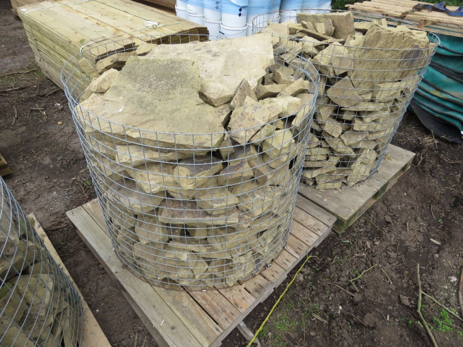 3NO LARGE CAGES OF SANDSTONE PAVING PIECES.....THIS LOT IS SOLD UNDER THE AUCTIONEERS MARGIN SCHEME, - Image 3 of 7