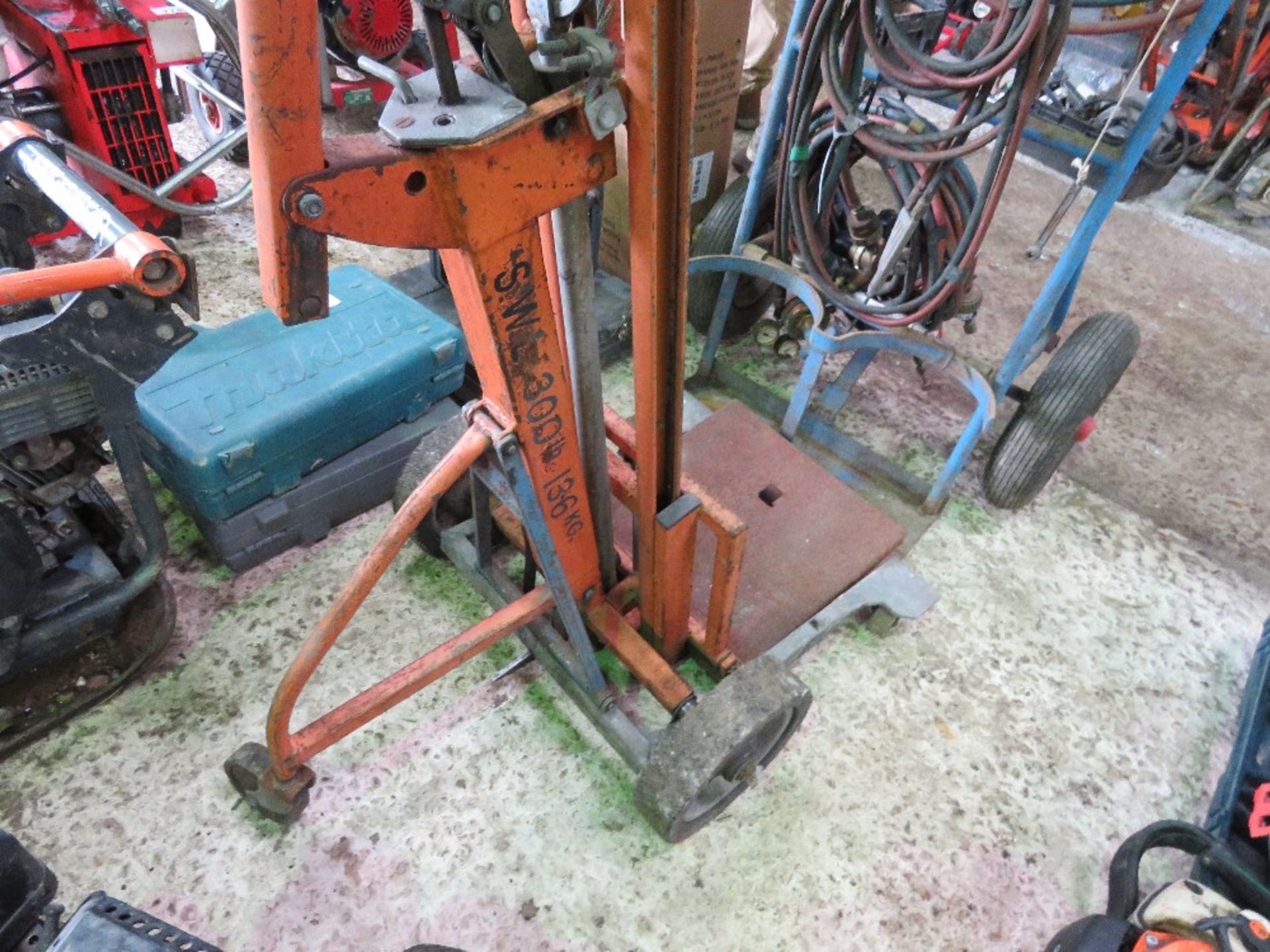HAND OPERATED BARROW HOIST UNIT.....THIS LOT IS SOLD UNDER THE AUCTIONEERS MARGIN SCHEME, THEREFORE - Image 4 of 7