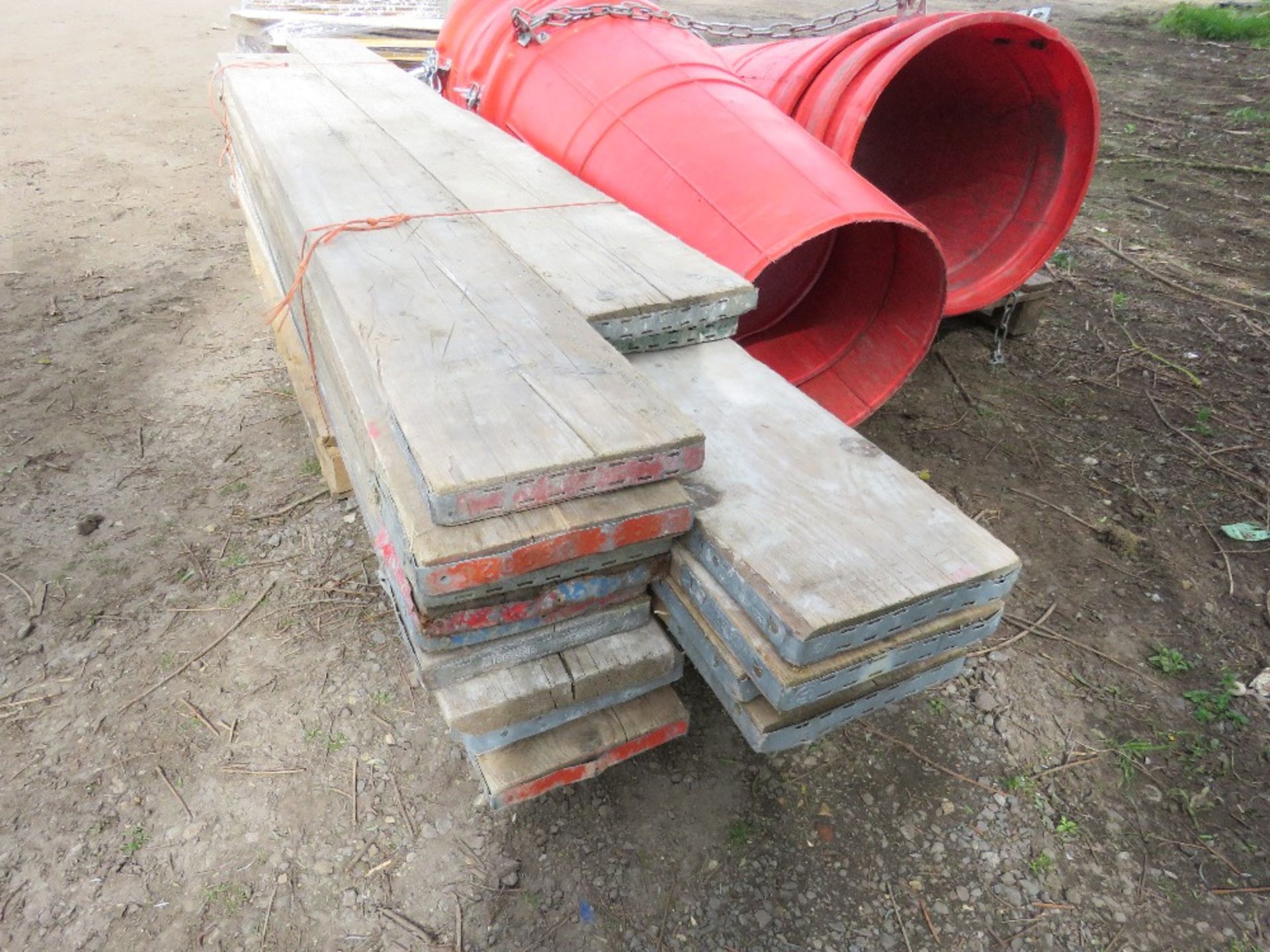 STACK OF SCAFFOLD BOARDS, 20NO IN TOTAL APPROX 8-10FT LENGTH APPROX. - Image 2 of 3