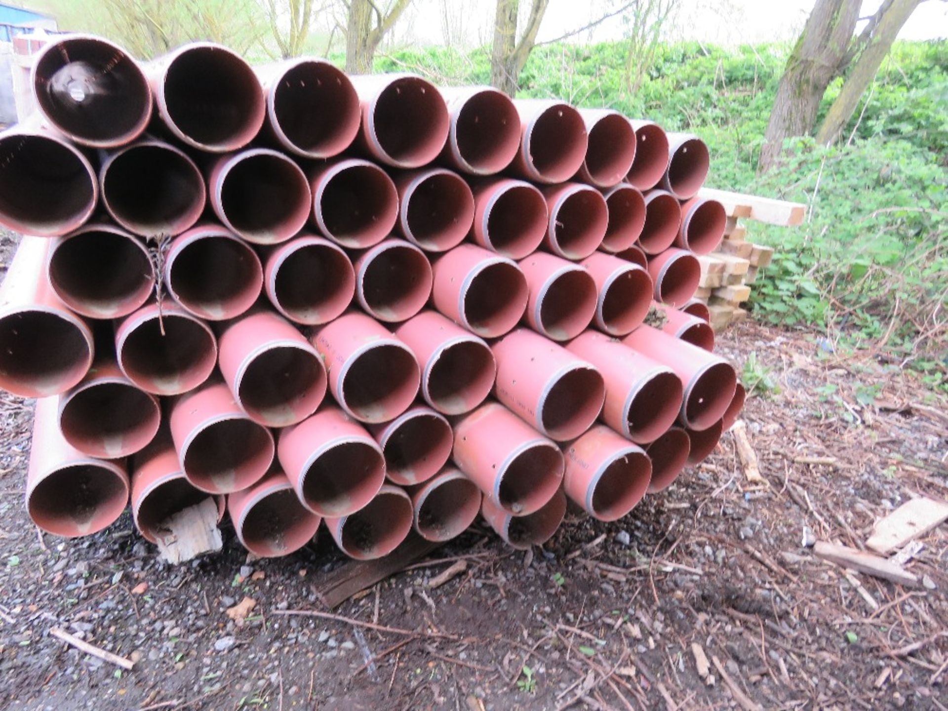 PACK OF POLYPIPE DRAINAGE PIPE WITH WEAPER HOLES 110MM PVC-U 6.05M LENGTH, 57NO LENGTHS IN TOTAL APP - Image 2 of 4