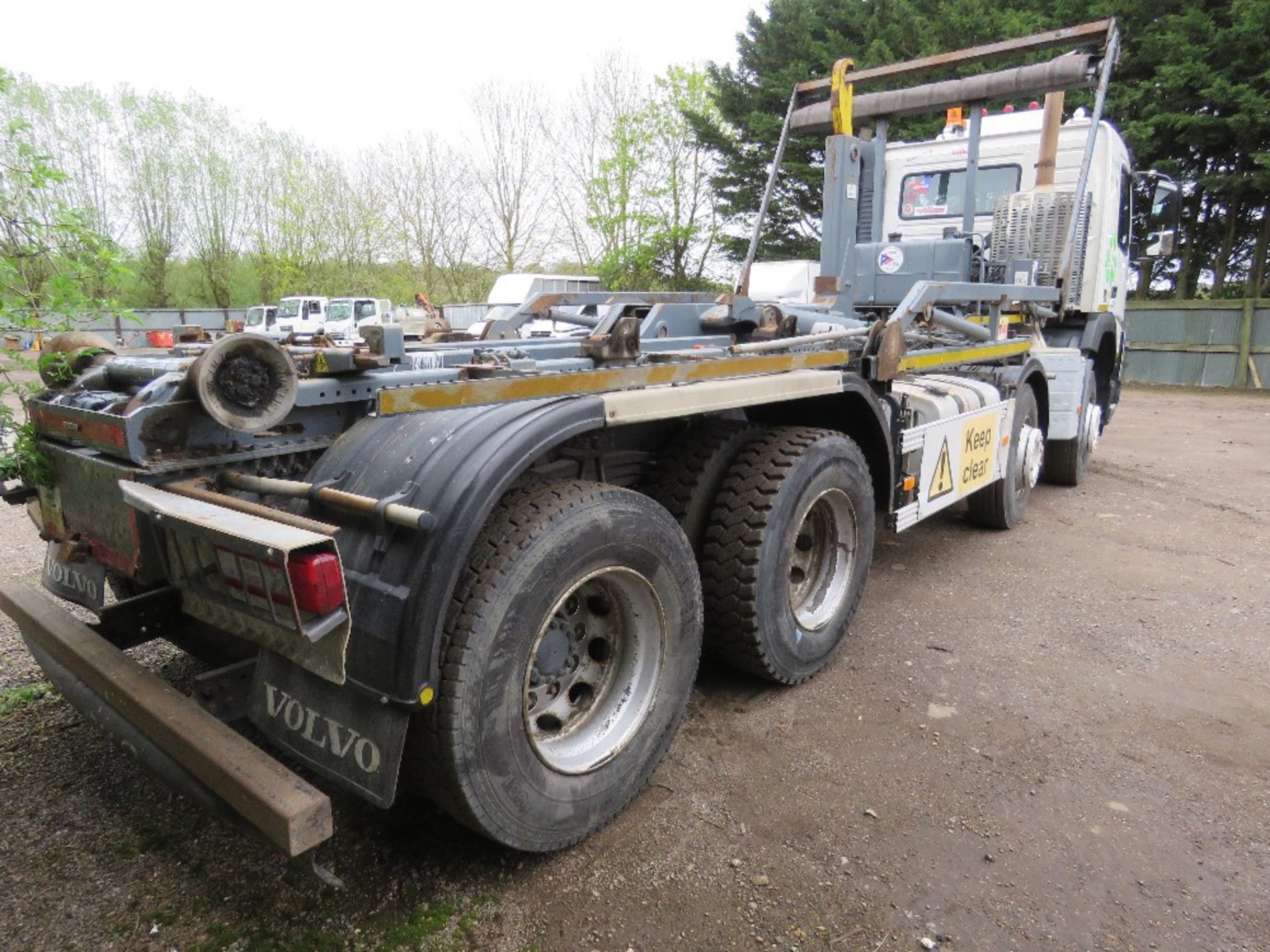 VOLVO FMX420 HOOK LOADER SKIP LORRY, 8X4 REG:GM17 FFV. WITH V5, OWNED BY VENDOR FROM NEW. DIRECT FR - Image 11 of 26