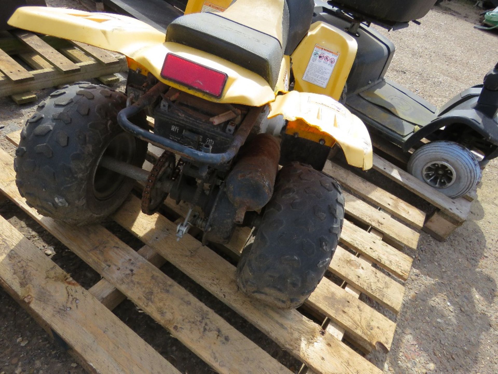 CHILD'S PETROL ENGINED QUAD BIKE, CONDITION UNKNOWN. - Image 2 of 3