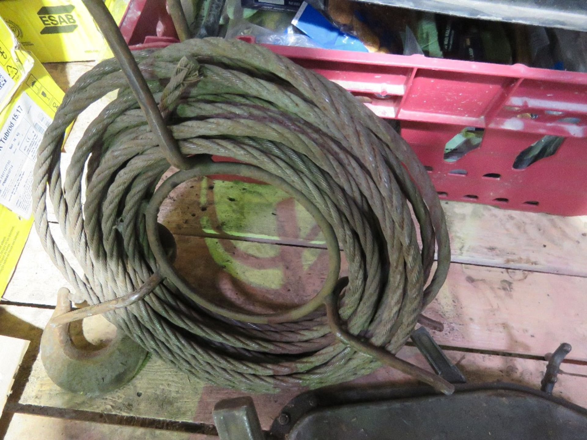 2 X CABLE PULLING WINCHES PLUS A CABLE.....THIS LOT IS SOLD UNDER THE AUCTIONEERS MARGIN SCHEME, THE - Image 4 of 5