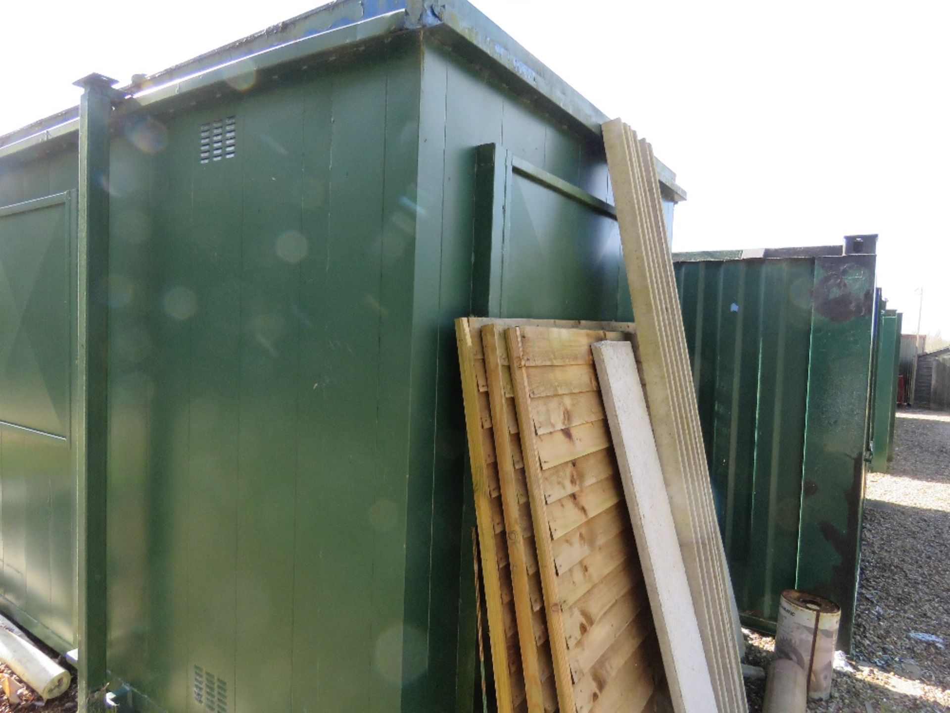 PORTABLE SITE OFFICE 24FT X 8FT APPROX OPEN PLAN AS SHOWN.. INCLUDES SOME FURNITURE. BEING SOLD ON B - Image 7 of 7