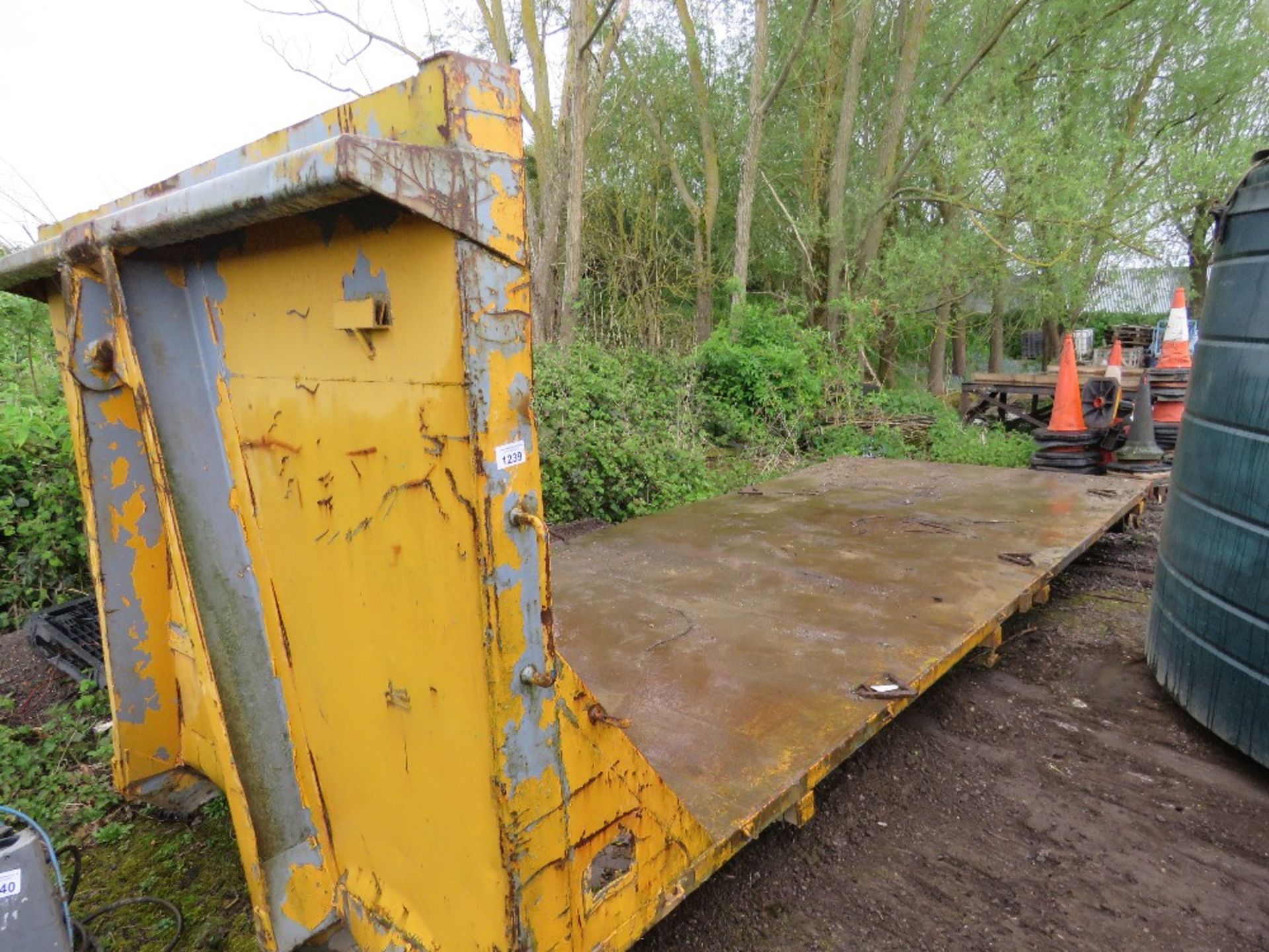 HOOK LOADER FLAT PLANT BODY 20FT LENGTH WITH HD TIE DOWN POINTS. DIRECT FROM LOCAL COMPANY.