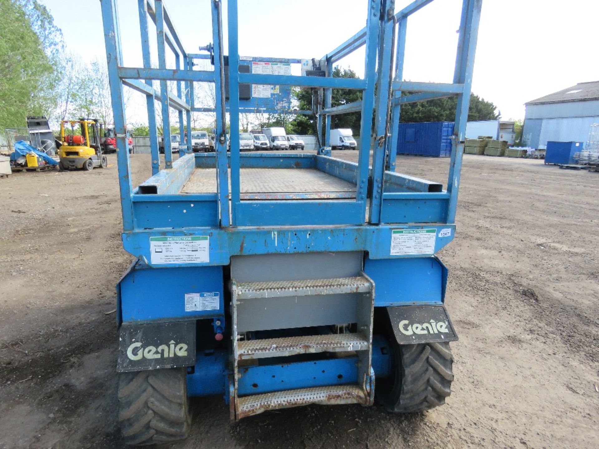 GENIE GS2668RT 4X4 ROUGH TERRAIN SCISSOR LIFT ACCESS UNIT YEAR 2002. SN;GS68-41563. KUBOTA ENGINE. - Image 3 of 14