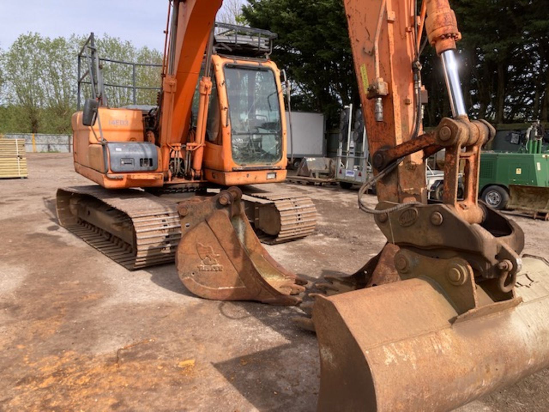 DOOSAN DX140LC STEEL TRACKED 14 TONNE EXCAVATOR, YEAR 2009 BUILD. 11,593 REC HOURS. 3NO BUCKETS. SN: - Image 3 of 20